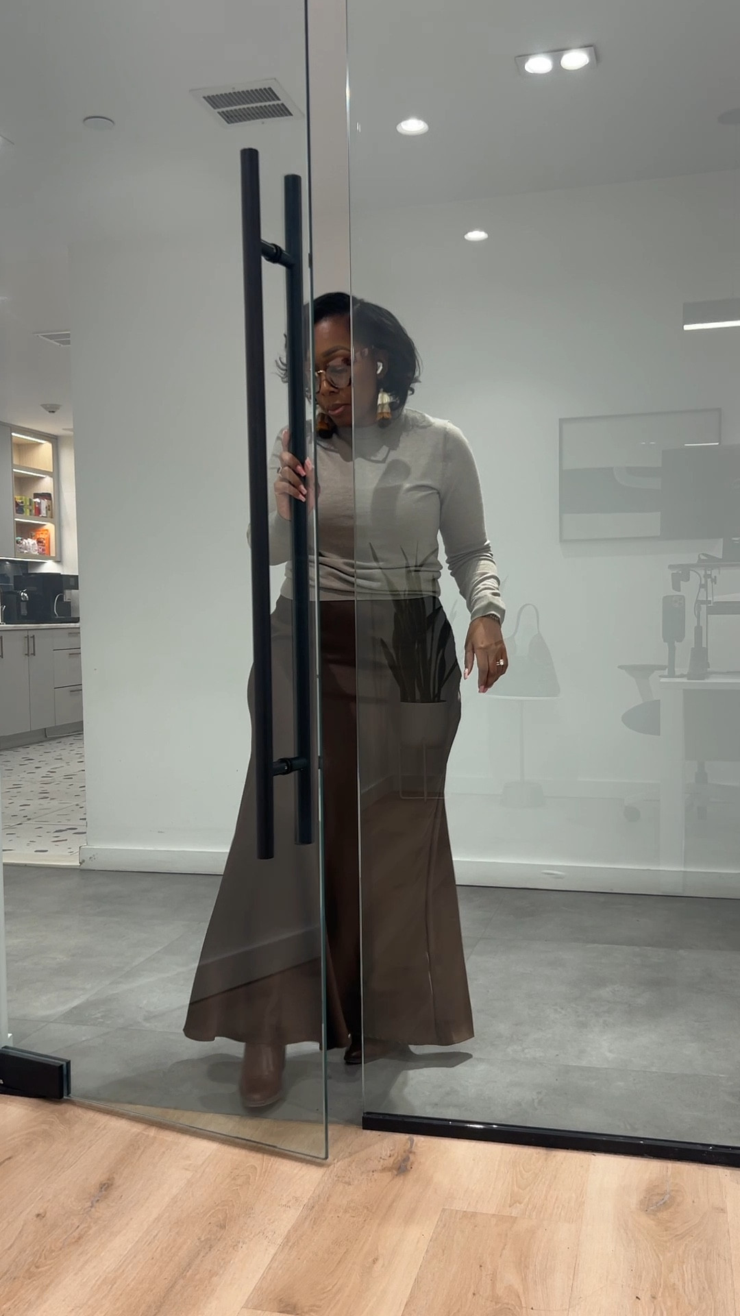 This outfit was Pinterest inspired! A sweater and a silk skirt! Who woulda thought? And this is actually a men’s sweater from Primark!

#LTKMidsize #LTKWorkwear #LTKdayinmylife