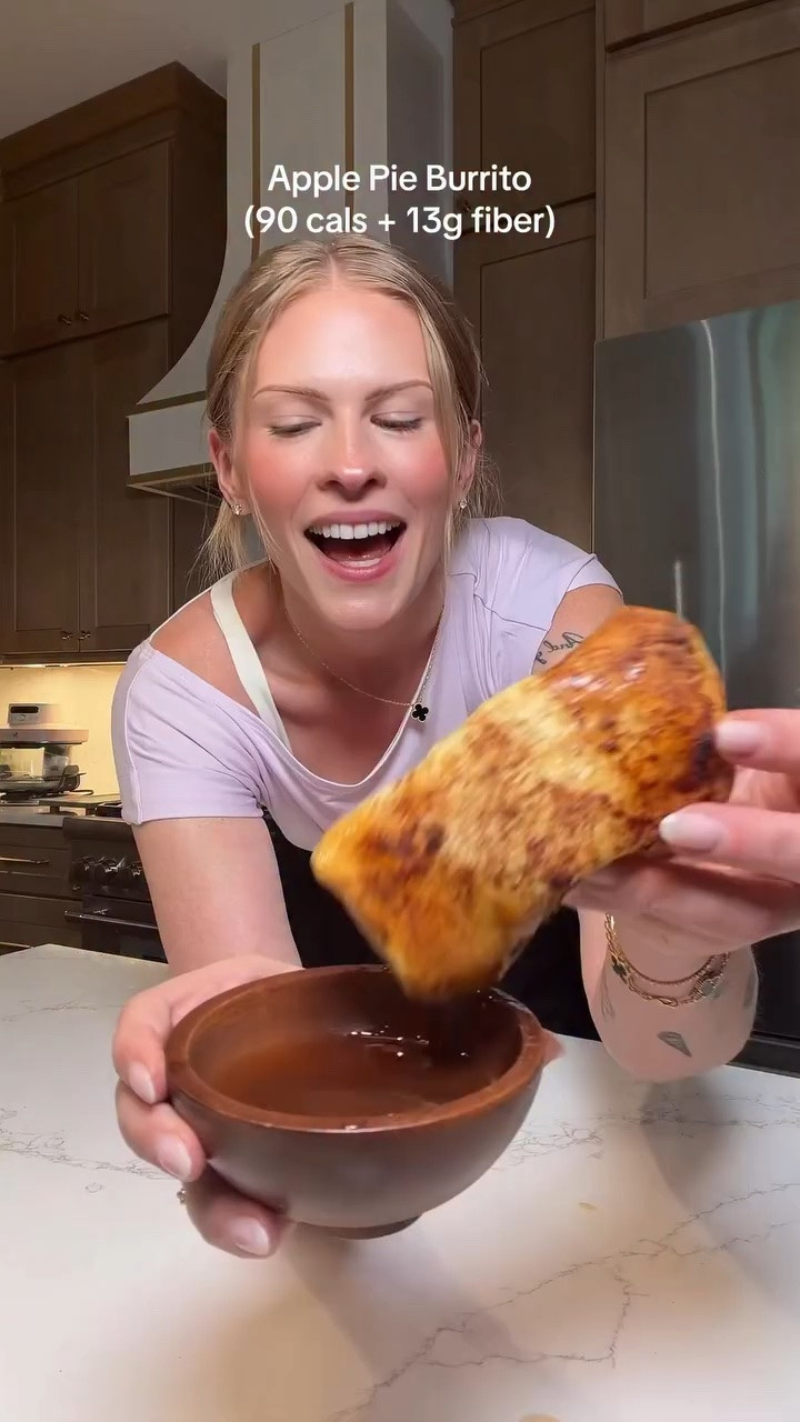 Apple Pie Burrito (90 cals + 13g fiber) and 4g protein 🍎🌯 🥧 This recipe makes 1 serving: 
-1 La Banderita Carb Counter Tortilla 
-1/3c Great Value No Sugar Added Apple Pie Filling 
-just a mist of cooking spray/oil 
-Swerve Brown Sugar Replacement 
-Swerve Granular Sugar Replacement 
-Cinnamon 
Optional; Torani Sugar Free Caramel Sauce 
Air fry for about 6 mins at 400°F or to your liking! 
#apple #pie #fiber #dessert #recipe