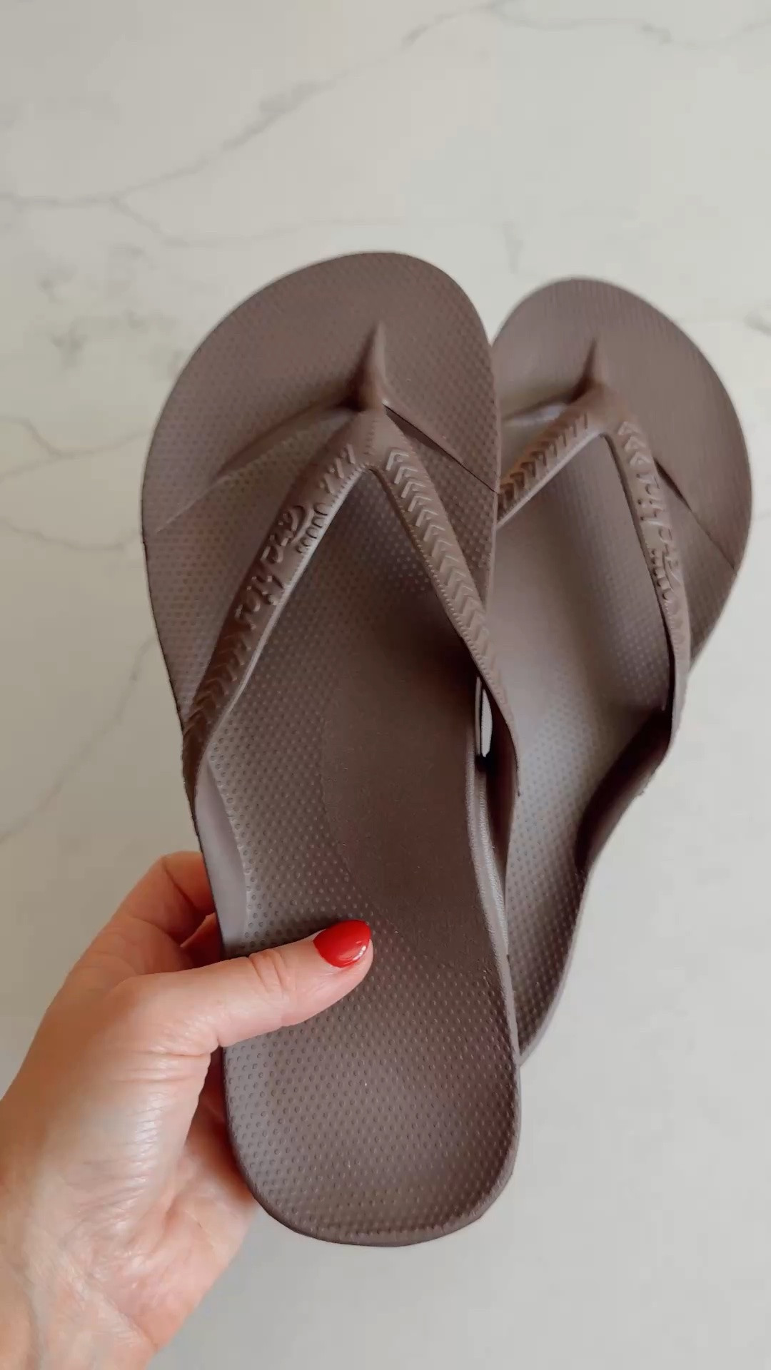 These flip flops are AMAZING! Super lightweight + arch support 🙌🏼

#LTKOver40 #LTKootd #LTKSwim