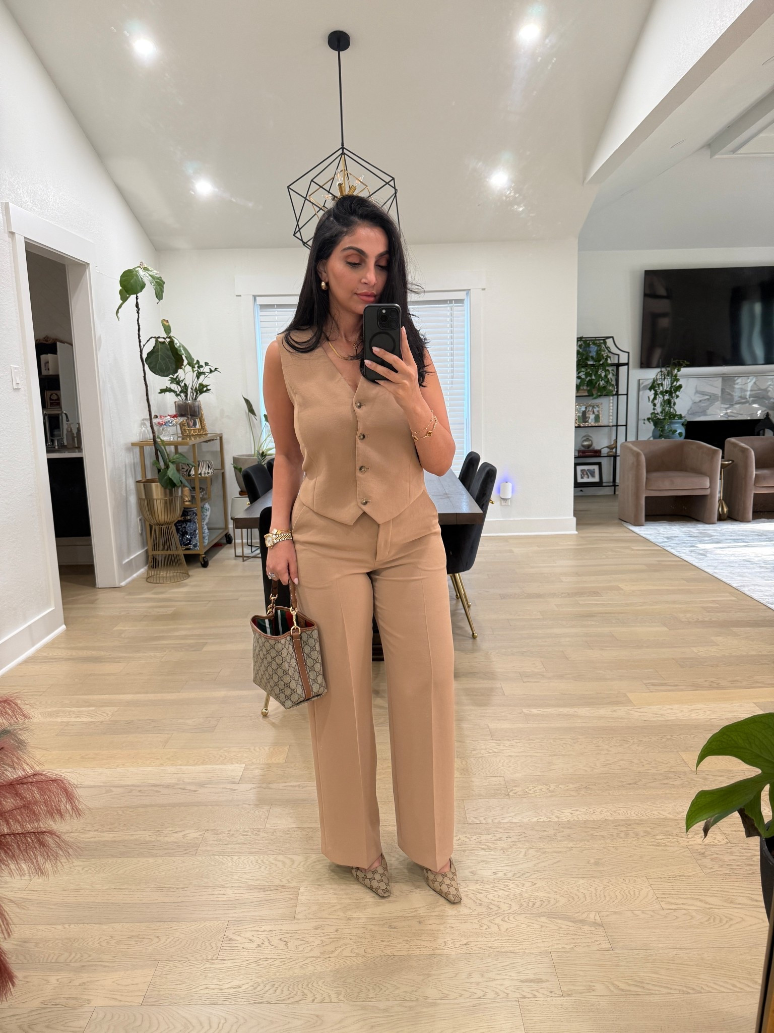 You can’t beat cute aritzia suiting. This outfit is perfect for the office or a night out! #aritzia 

#LTKStyleTip #LTKWorkwear