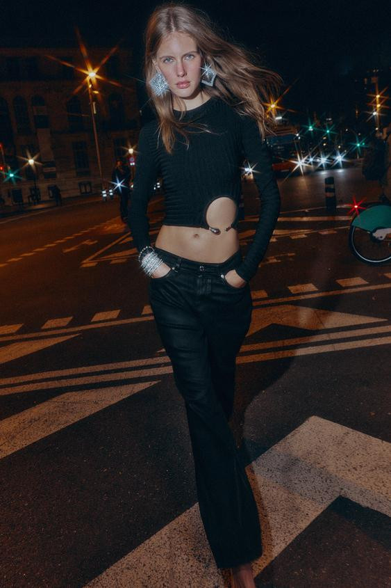 RIBBED KNIT TOP WITH APPLIQUÉ | Zara UK