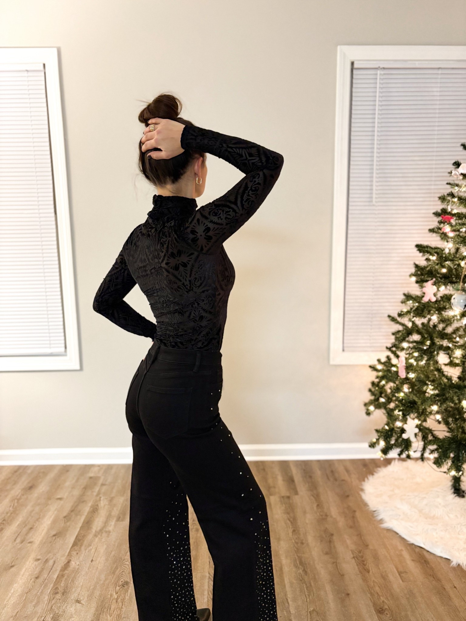 A sleek shimmer moment — polished, minimal, elevated.

#LTKHoliday #LTKSeasonal #LTKootd