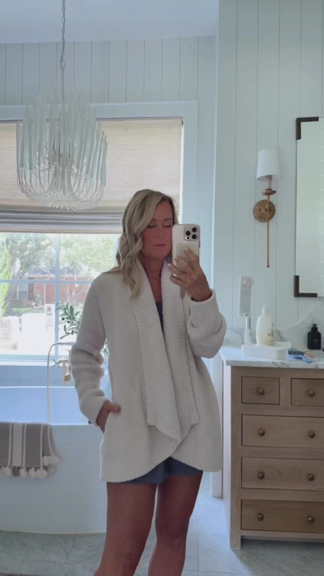 You can’t argue with barefoot dreams! Truly the dreamiest, cozy find!! On sale now!

I’m in a small 