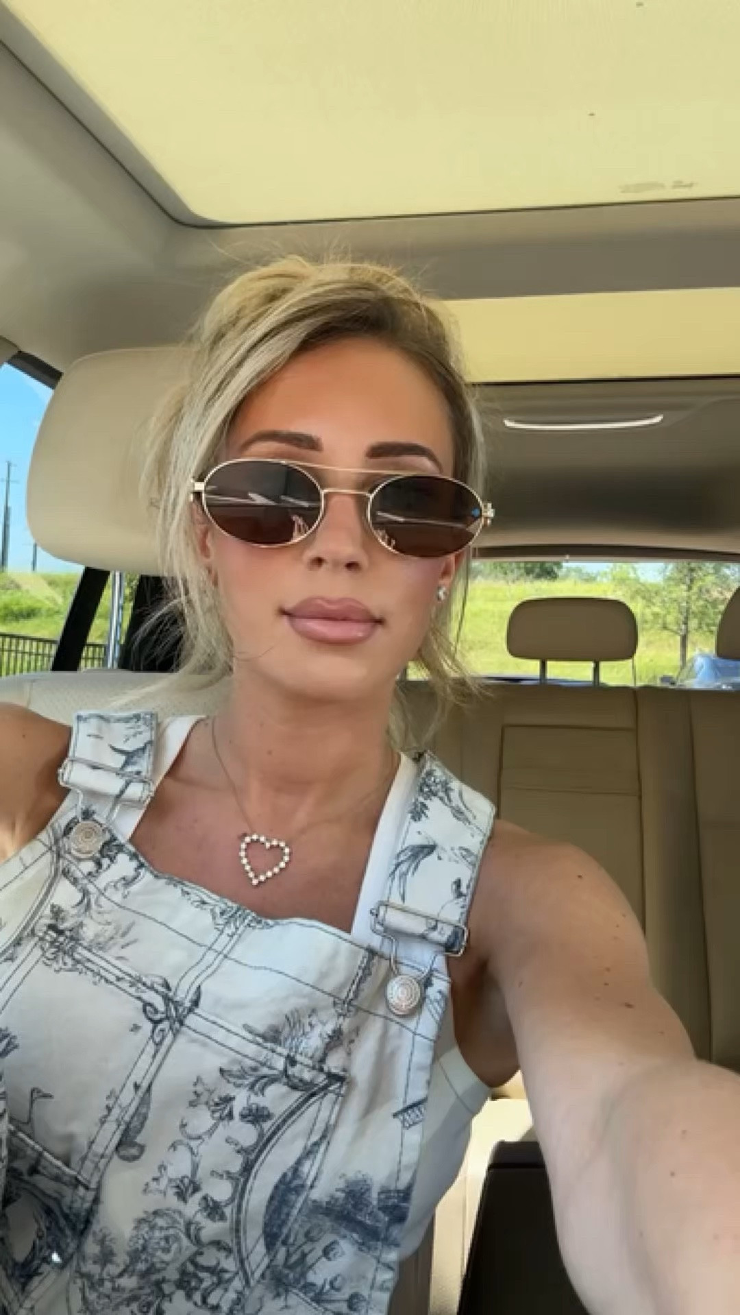 Designer inspired Amazon sunglasses under $20! Snag them while you can!

Amazon finds. Sunglasses. Accessories. Summer accessories. Look for less.