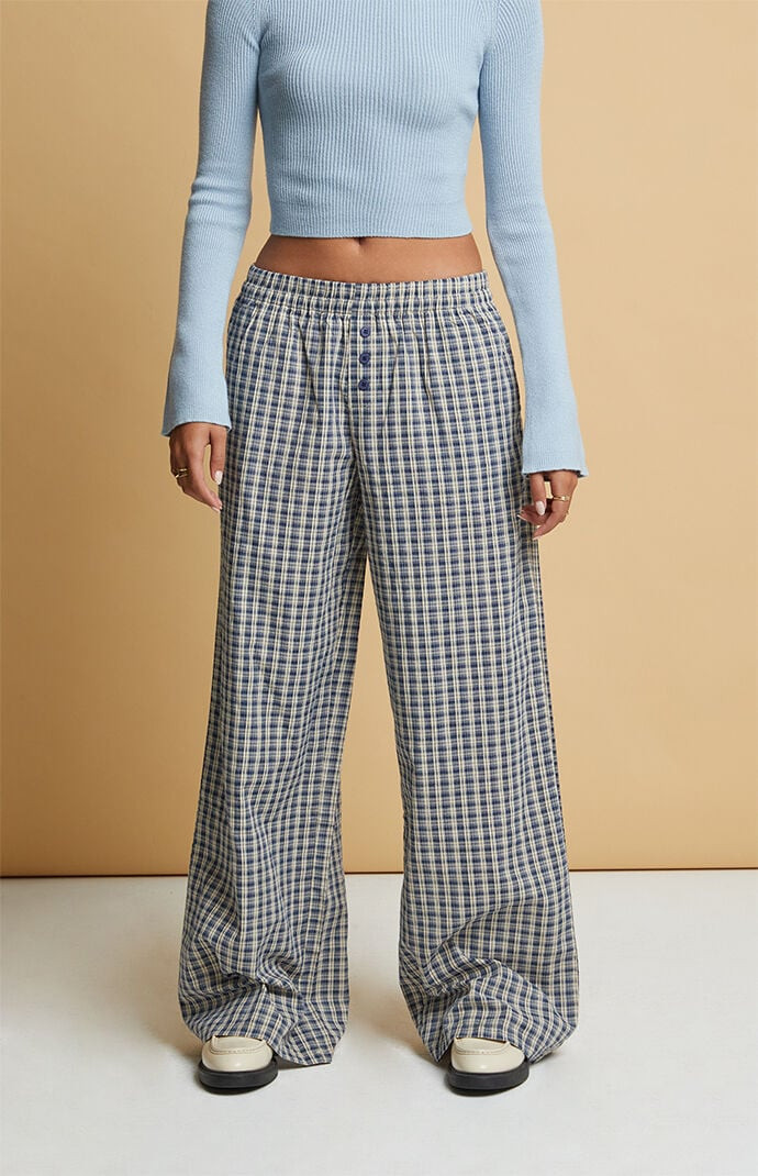Beverly and Beck Women's Blue Plaid Boxer Pants - Size Medium | PacSun