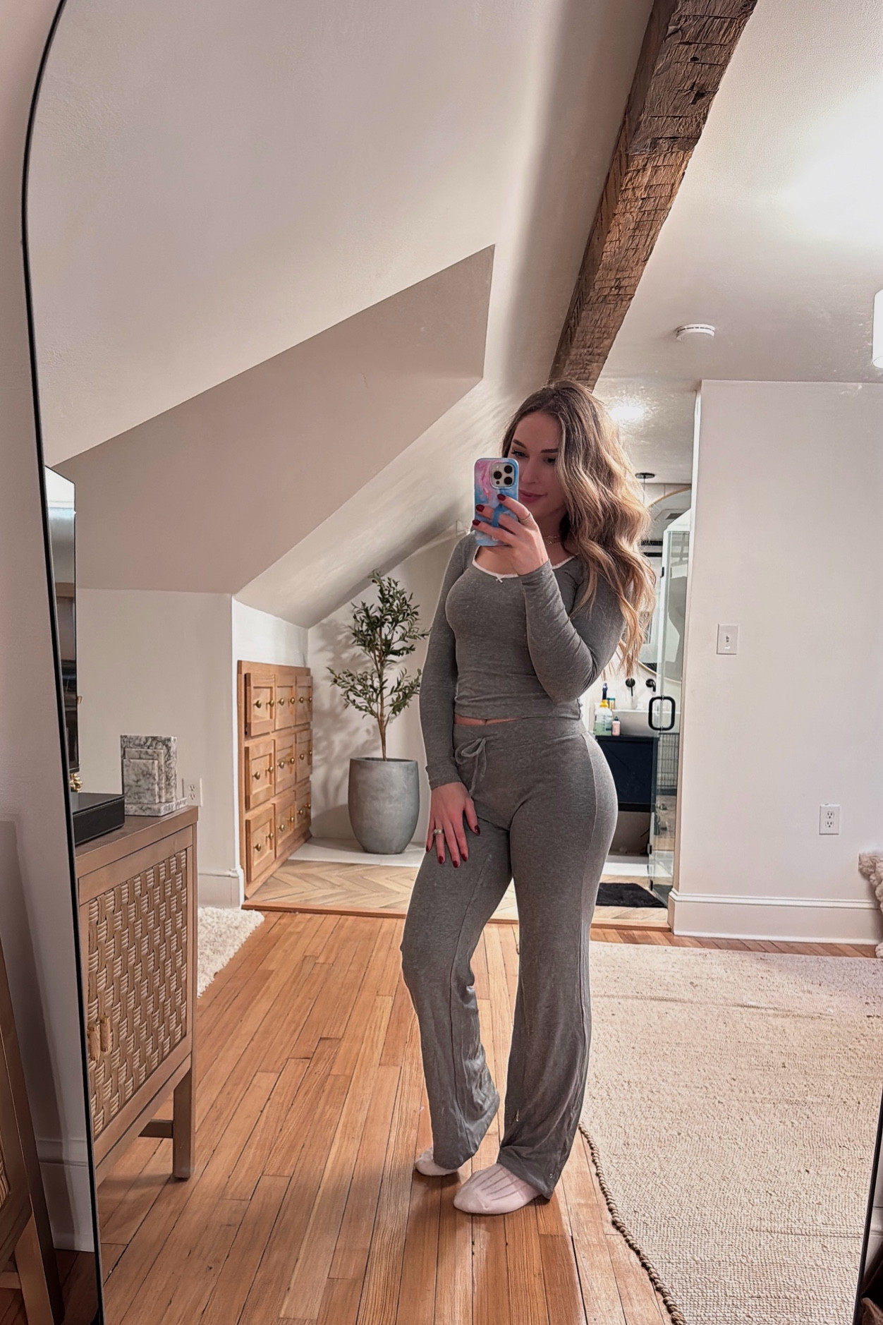 Long work day = cute & comfy lounge set in the evening