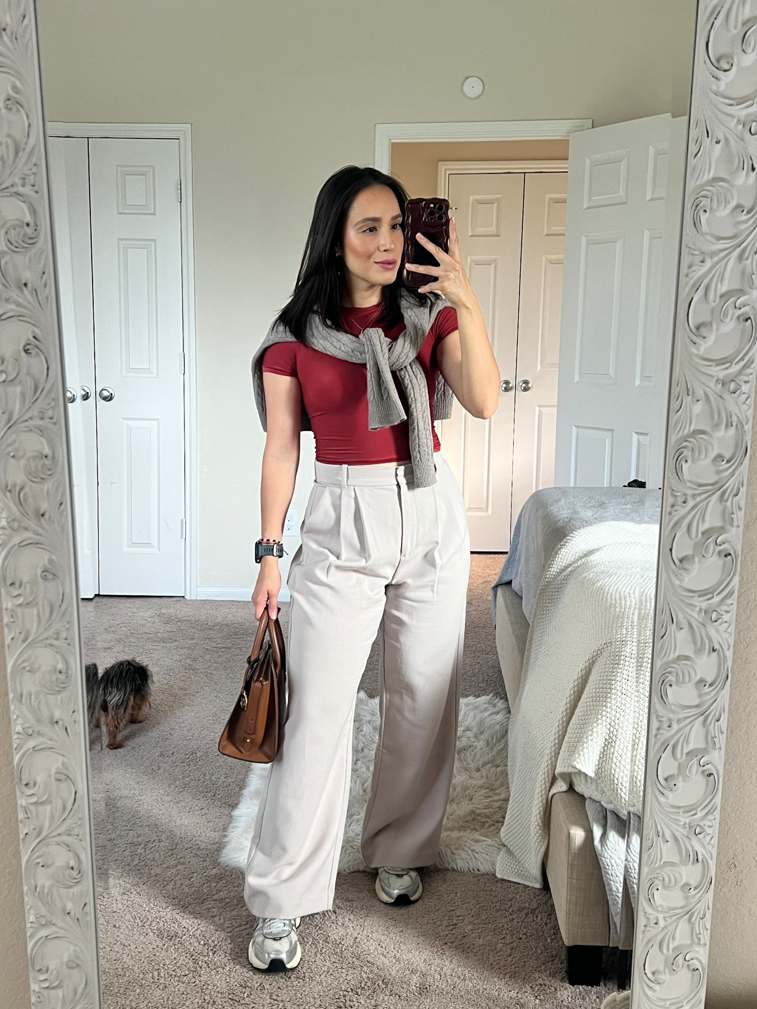 OOTD Happy May! 

Trousers for the win, and this aerie top is 🤌🏻

Chunky Nike sneakers
Easy everyday outfits
Curvy and petite outfits
Short girl fashion
Abercrombie Trousers 
Aerie top


#LTKFindsUnder100 #LTKStyleTip #LTKPetite