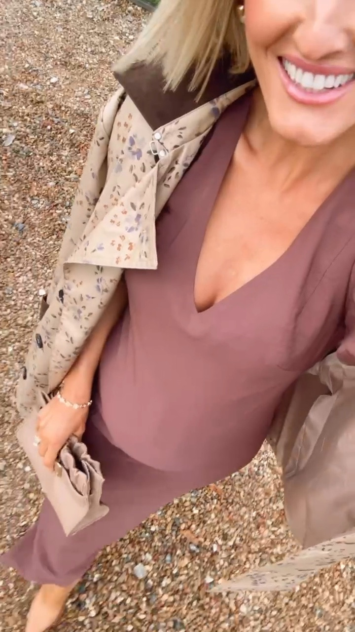 My favorite dress from my collection! This mocha brown maxi puff sleeve dress is so comfortable & so pretty! Perfect for family photos, fall wedding, date night, etc! I sized up to a S for the bump!

Loverly Grey, Anthropologie, brown dress, fall dress, fall outfit inspo, trench coat

#LTKStyleTip #LTKSeasonal