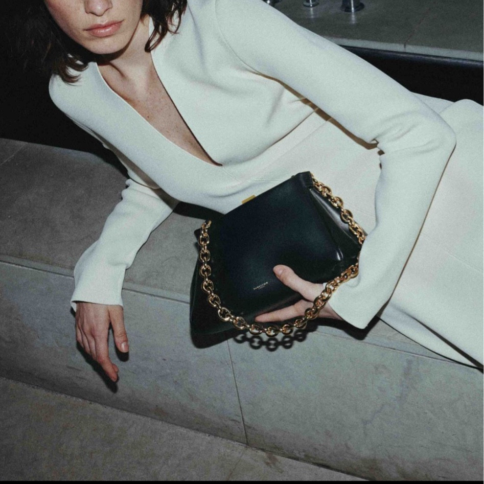 We are obsessed with this clutch!! So chic and timeless 🫶🏼Comes in 5 different colors as well

#LTKitbag #LTKstyletip #LTKMostLoved