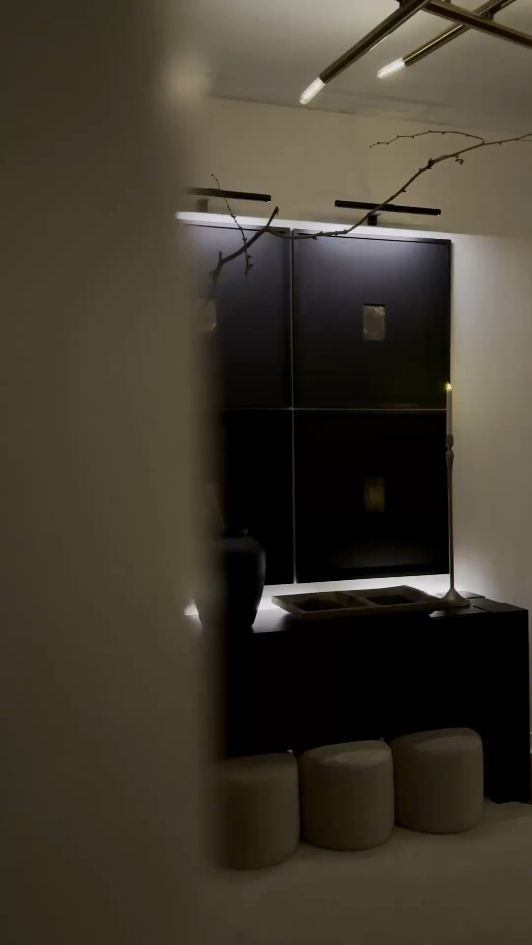 Minimal details, maximum impact 🖤 Sleek + chic. #gallerywall #blackframes #statementdecor #homedecorinspo #moderninteriors #neutralhome 

#summerthompsonstyles

#LTKHome