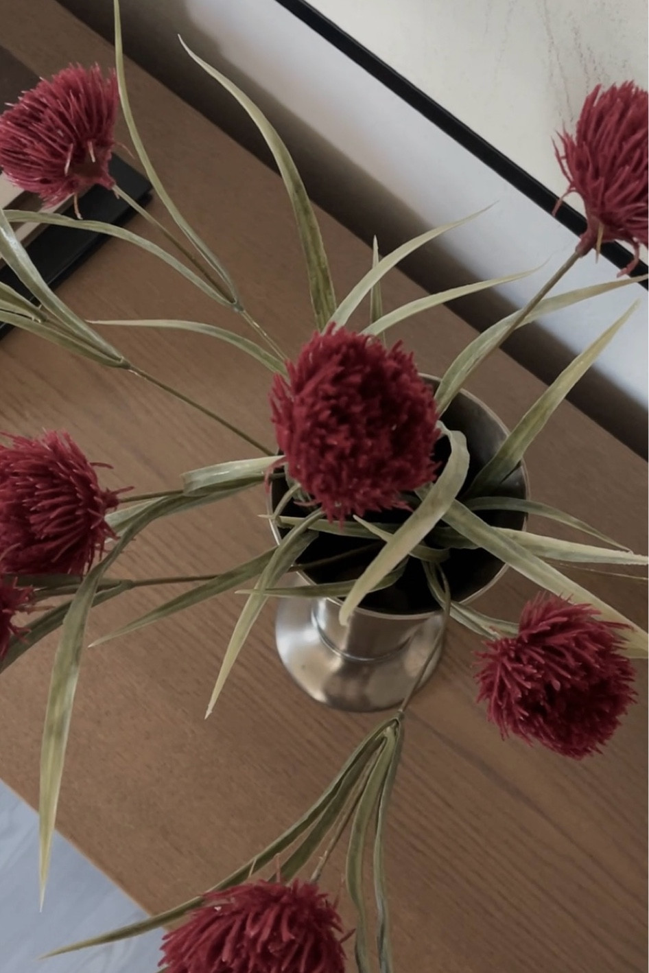 An unusual but absolutely beautiful faux flowers that’s perfect for fall. These red little Pom Pom flowers are such a sculptural statement, you only need 3 stems!