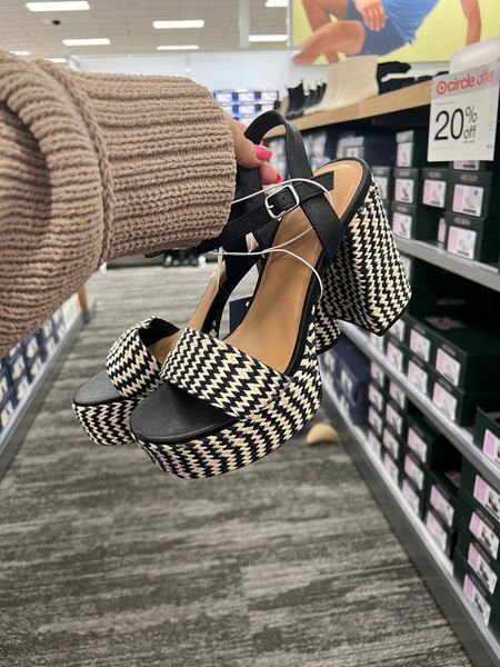 Cuties!! 

Target
Universal thread
Wedges
Spring shoes

#LTKshoecrush #LTKSeasonal #LTKfindsunder50