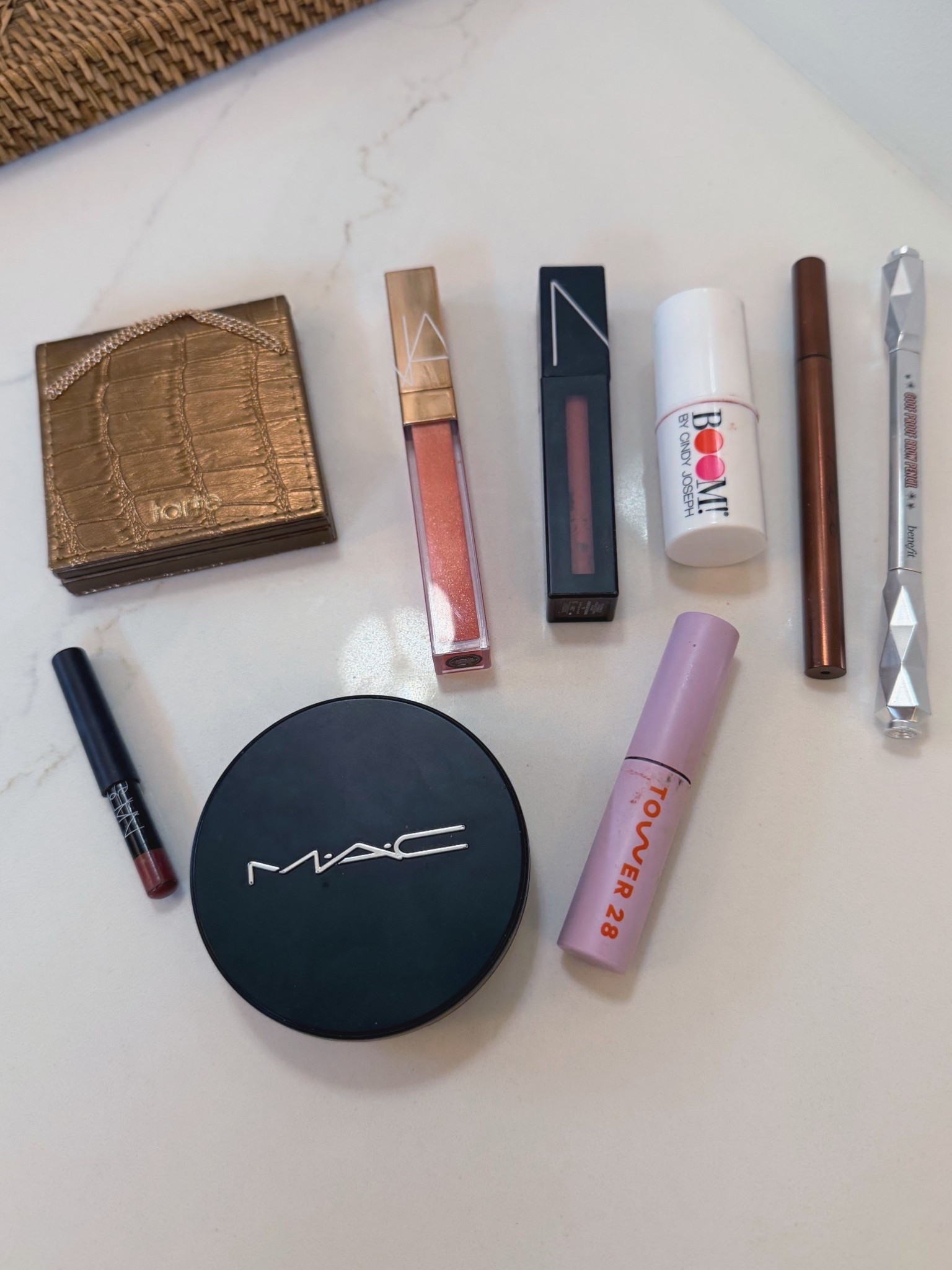 These are the makeup products I use for my 5 minute face! 

#LTKFindsUnder50 #LTKmorningroutine #LTKOver40