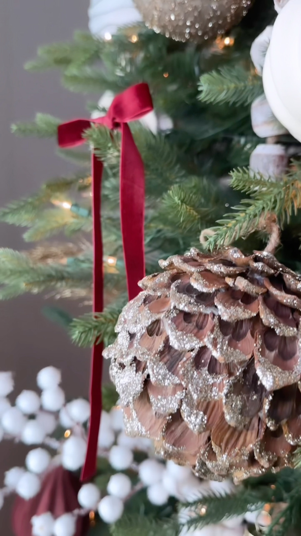 Christmas tree reveal 🎄✨
A mix of old favorites and new finds — gold, white, wood tones, and red velvet bows for that cozy farmhouse feel.

Linked similar finds below 🤍

#TreeReveal #ChristmasDecor #NeutralHolidayDecor #FarmhouseChristmas #ThisTexasFamilyFarmhouse 

#LTKHome #LTKSeasonal #LTKHoliday