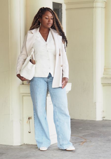 Casual Autumn outfit 

White blazer, wide leg jeans, waistcoat, cowboy boots, tote bag

#LTKSeasonal #LTKeurope #LTKstyletip