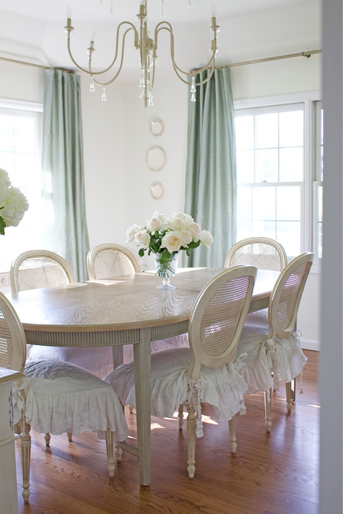 Shop my dining room decor and other similar styles 🤍