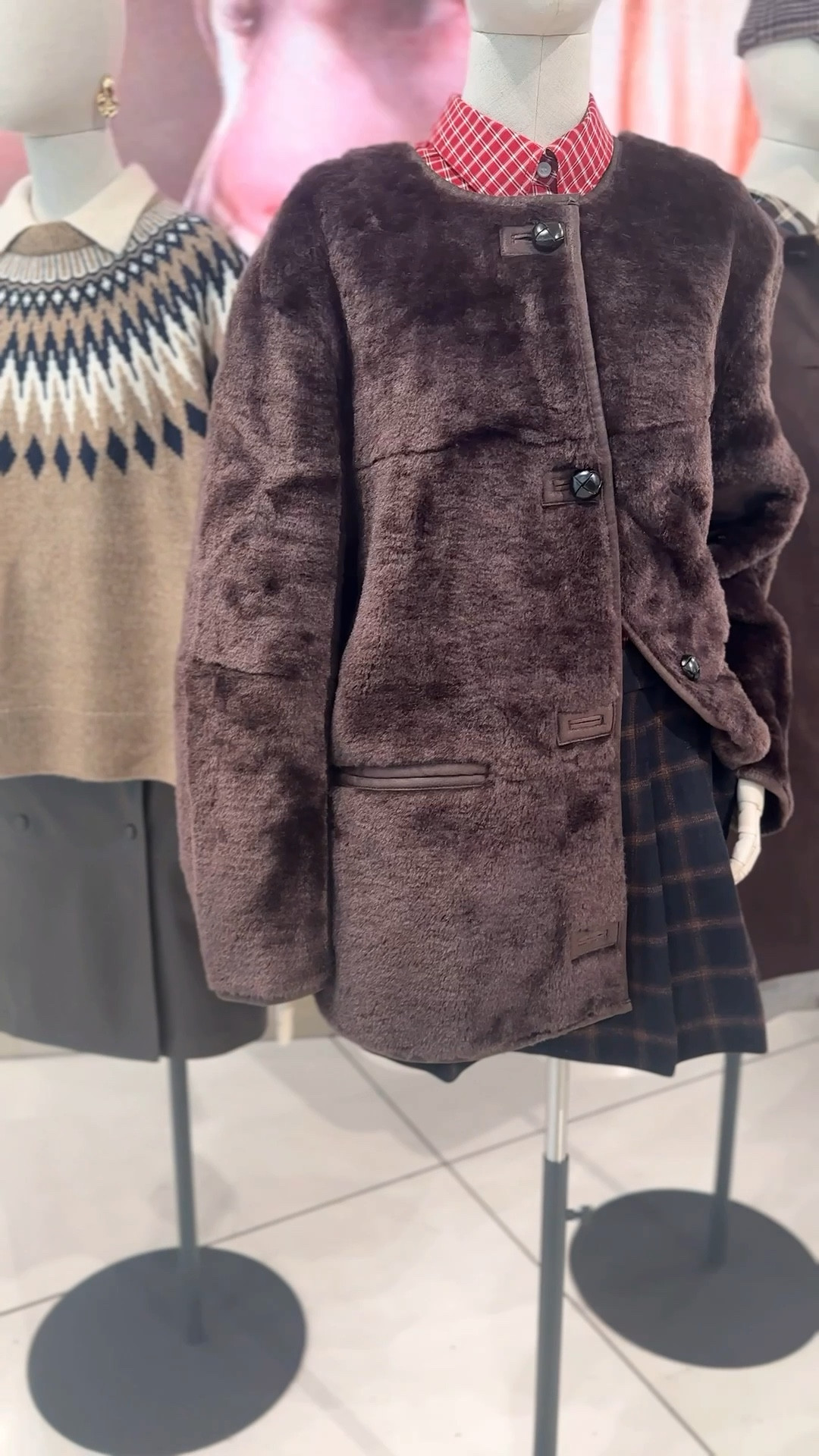 Girls Run to H&M before this stunning brown fur jacket sells put 😍 #hm 

#LTKworkwear #LTKeurope #LTKwinter