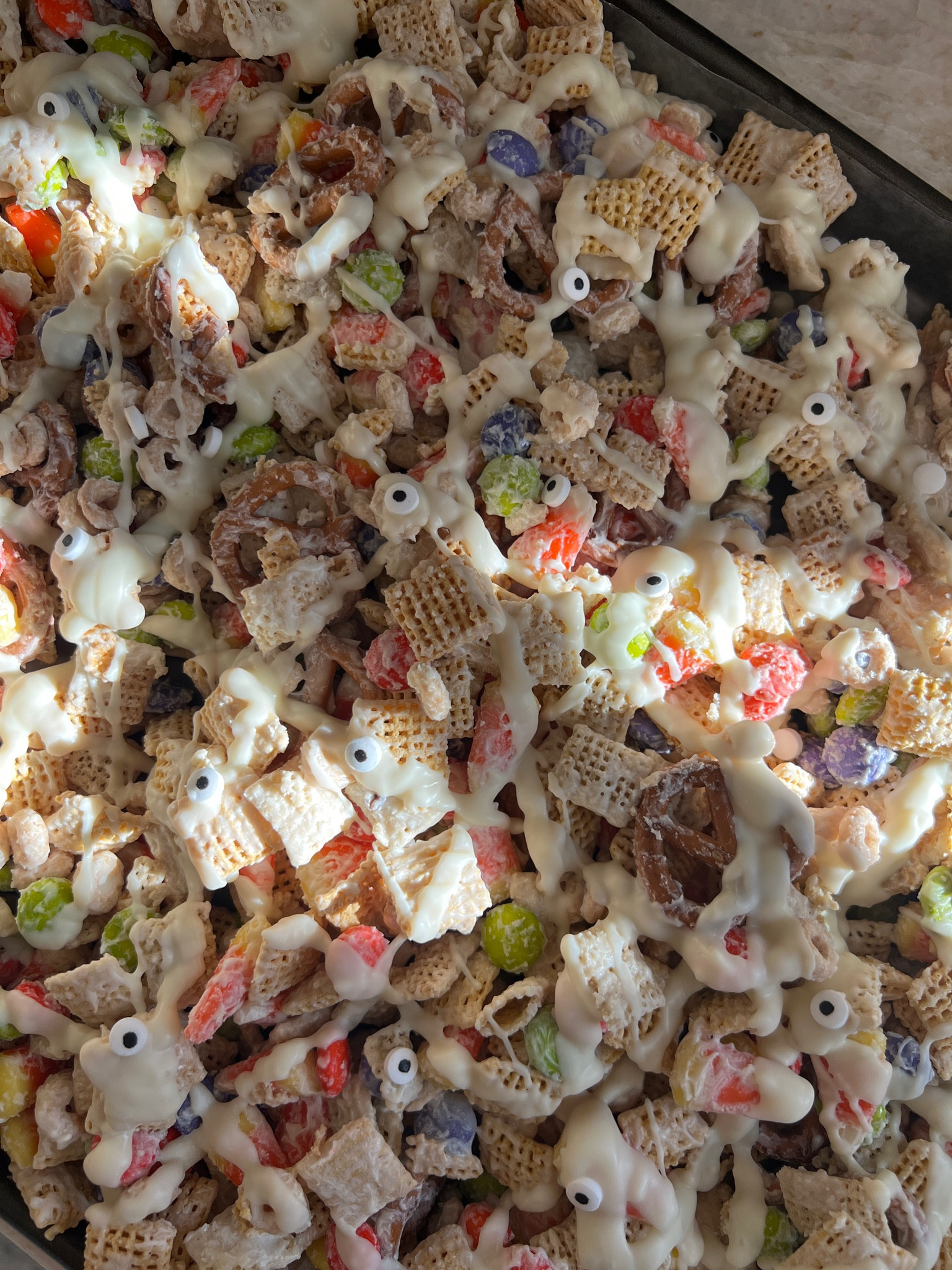 Our favorite seasonal Chex mix made easy by @walmart! I will link everything you need here. 

#WalmartPartner #WalmartGrocery #WelcomeToYourWalmart