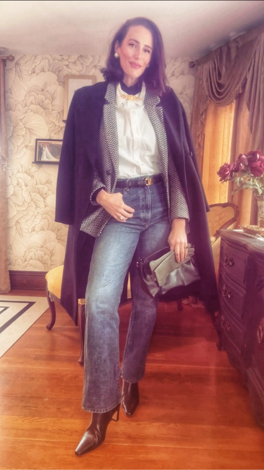 Real-Time Styling: Classic Layers
Building today’s outfit step by step — starting with a black turtleneck and denim, adding a crisp white button-up for dimension, then finishing with a tweed jacket for polish. Sleek boots, a structured bag, and a gold-accent belt pull it all together.

Shop the full look below ↓

#LTKStyle #LTKOutfits #RealTimeStyling #ClassicStyle #FallStyleInspo #EffortlessChic
