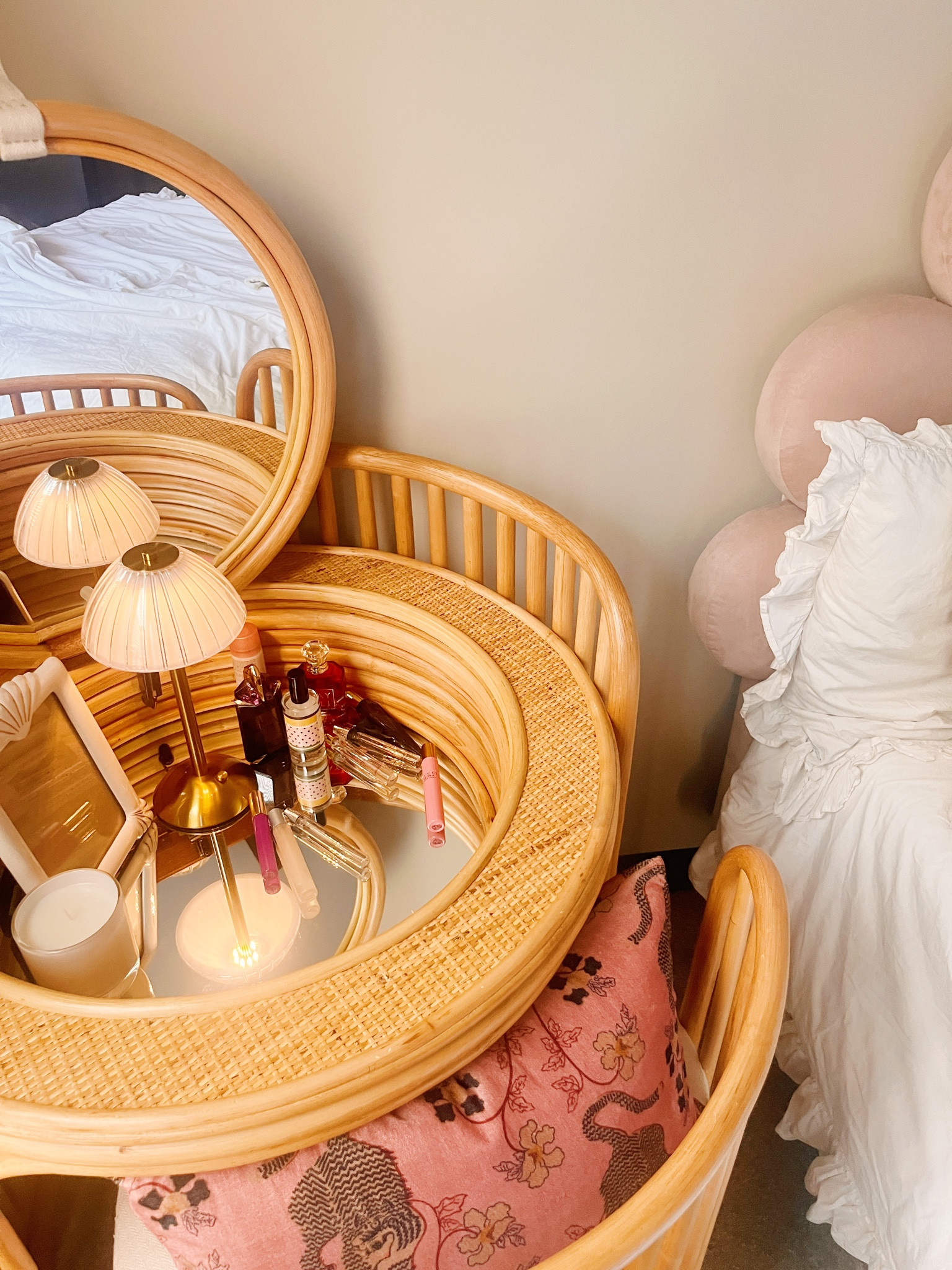 $20 gold and white art deco retro shell shade battery operated lamp. Retro rattan vanity and stool set from urban outfitters 

#LTKhome