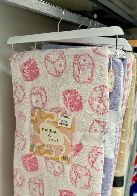 Viral blankets at tj maxx cozy yarn blankets barefoot dreams dupes

#LTKfindsunder100 #LTKsalealert #LTKfindsunder50