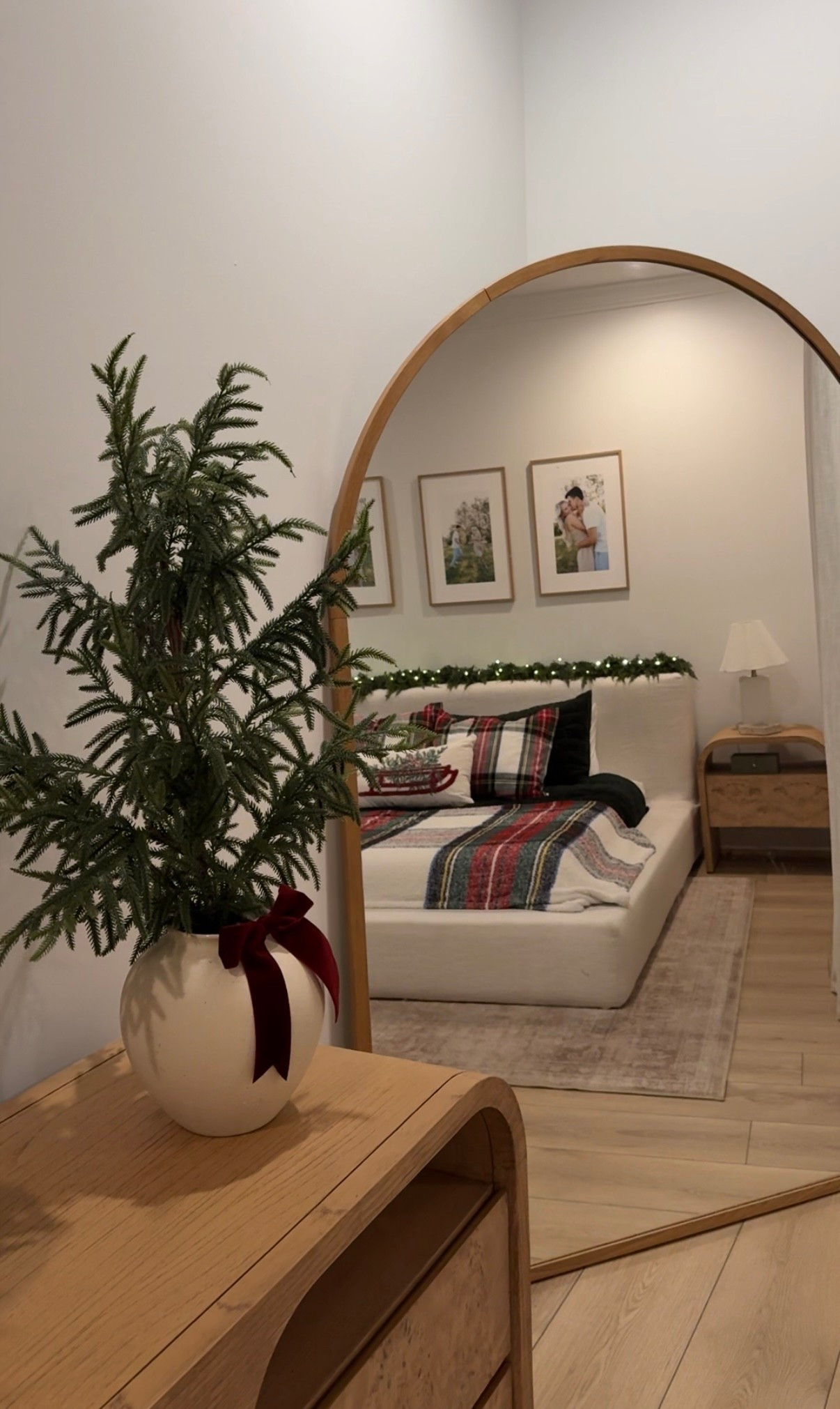 Bedroom details 🎄✨

#LTKHoliday #LTKHome #LTKSeasonal