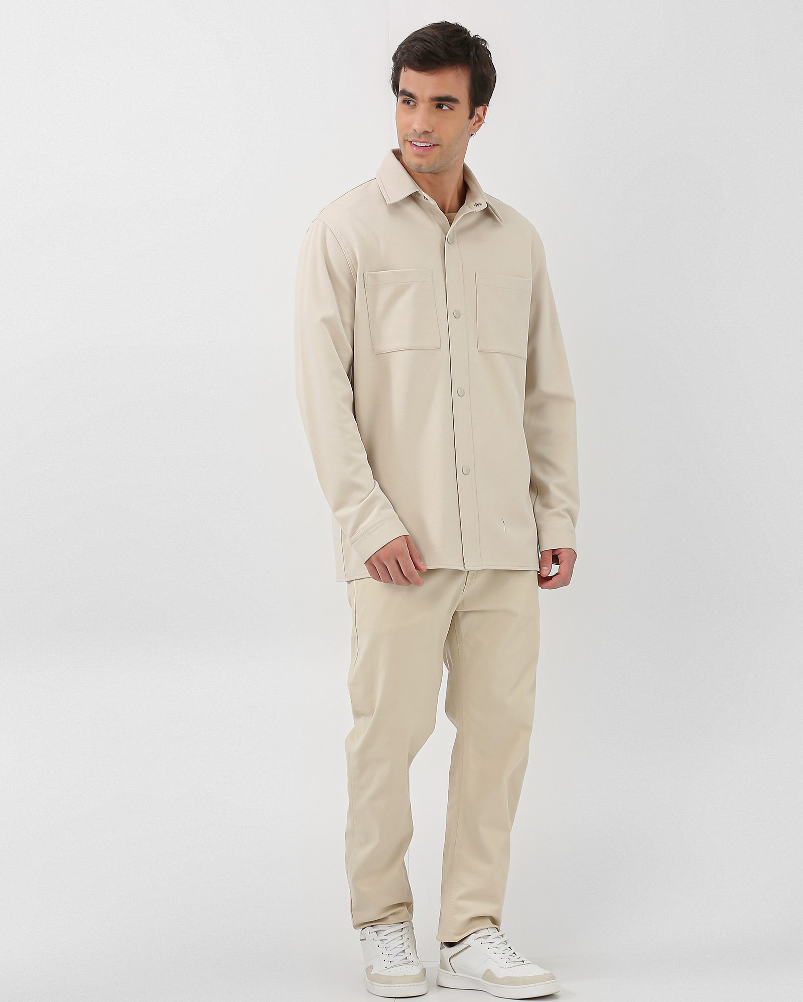 Overshirt masculina com bolsos frontais bege | Original by Riachuelo | Riachuelo (BR)