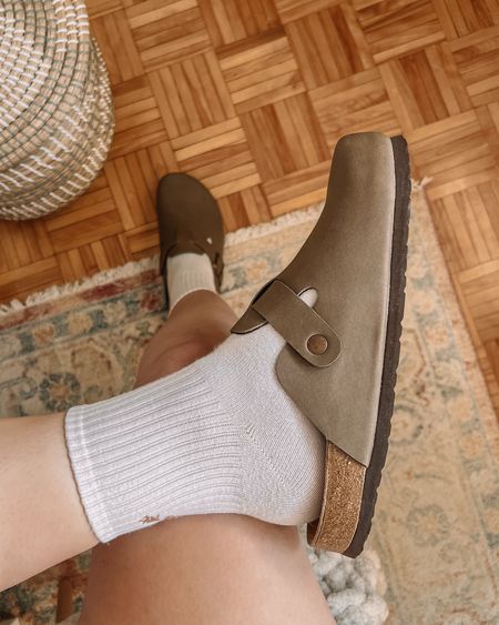 Amazon find - Boston clogs look for less

So comfy and 1/3 of the price of Birkenstocks! Size up - I’m usually a 9-9.5 and the 10 fits perfectly 

Amazon fashion, spring 2024 fashion trends, spring shoes 


#LTKfindsunder100 #LTKSeasonal #LTKshoecrush