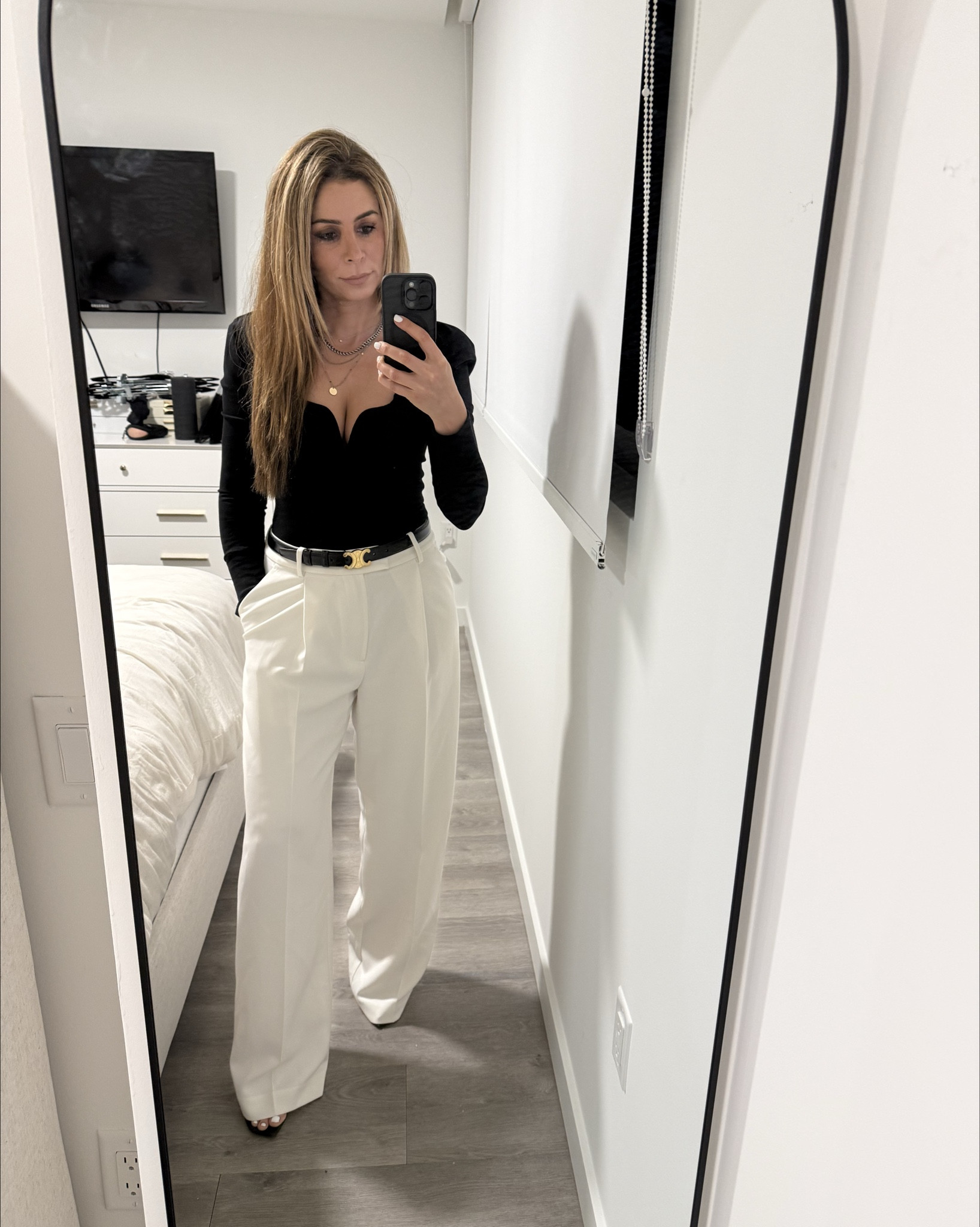 The perfect white pants. I’m wearing a ‘Small' but they’re slightly big on me. 

#LTKOver40 #LTKootd