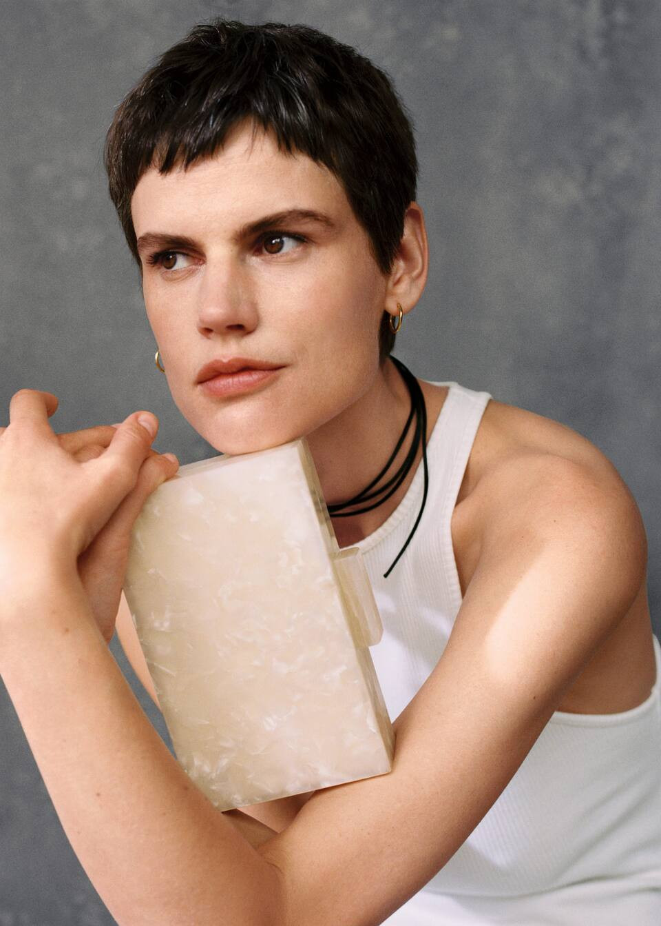 Chain clutch bag | MANGO (US)