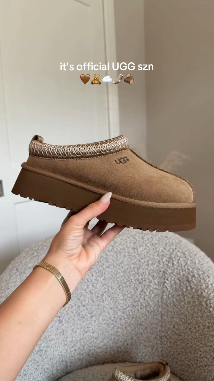 Girlie it’s time to get your UGGs before all the cute colors sell out!! 🍂🧸 Obsessed with this new light bronze brown shade it’s SO perfect for fall. 🤎

I’ll have them linked on my LTK!




#UGGTazz #UGGStyle #FallShoes #FallFashion #FallOutfitInspo UGG Tazz, bronze brown UGGs, UGG Tazz slippers, fall shoes for women, fall shoe trends, cozy fall shoes, brown platform slippers, UGG outfit ideas, fall outfit inspo, casual fall style, cozy fall fashion, trending UGGs