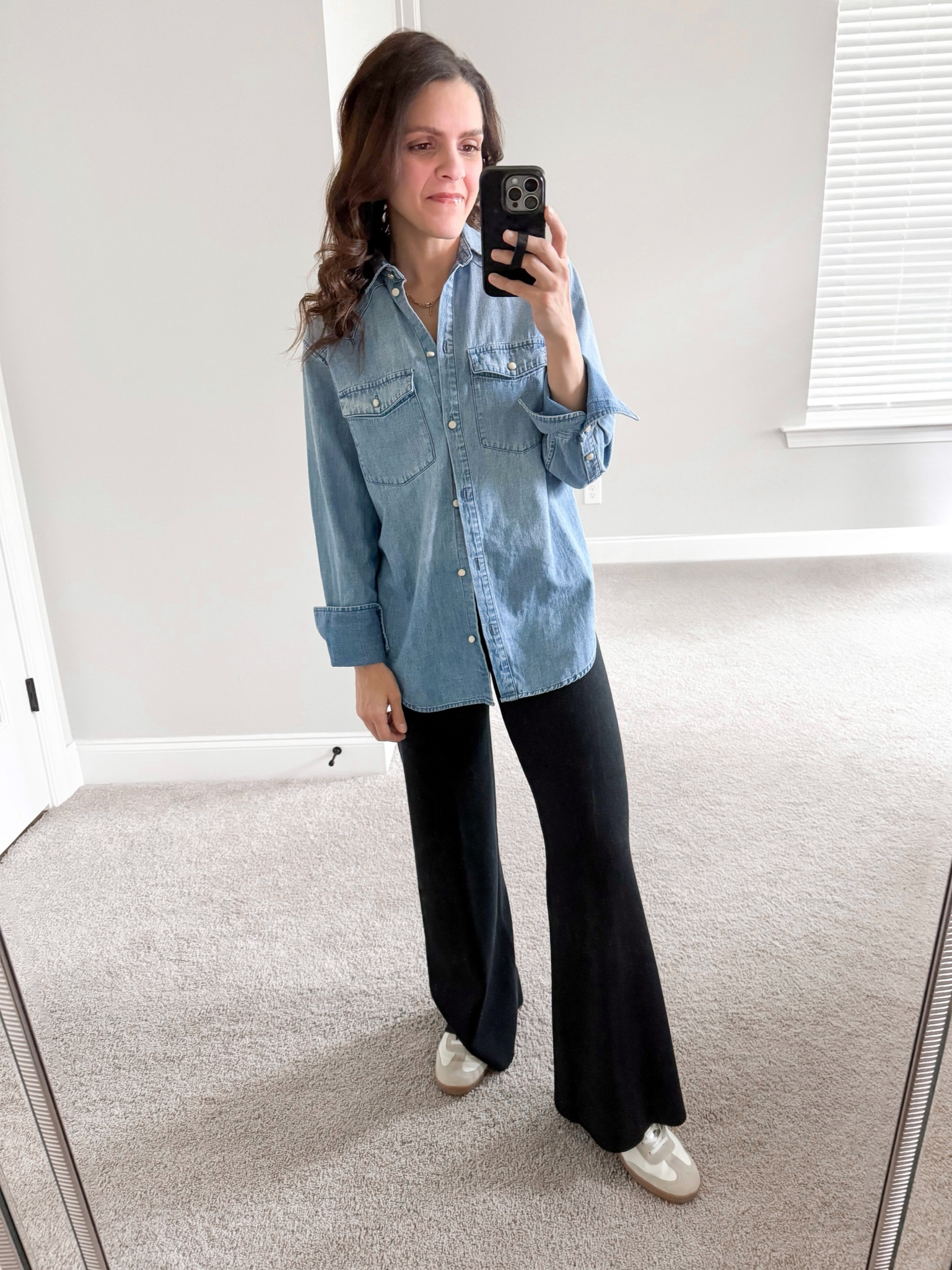 Daily look - casual outfit idea

Chambray button up
Knit sweater trouser - xs
Sneaker - tts

#LTKStyleTip