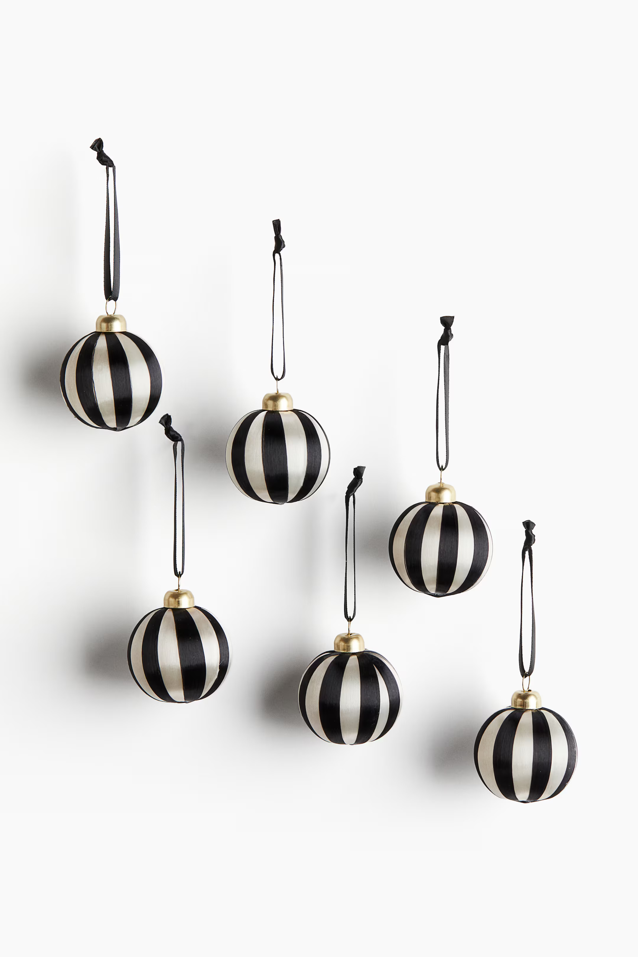 6-pack small Christmas baubles | H&M (UK, MY, IN, SG, PH, TW, HK)