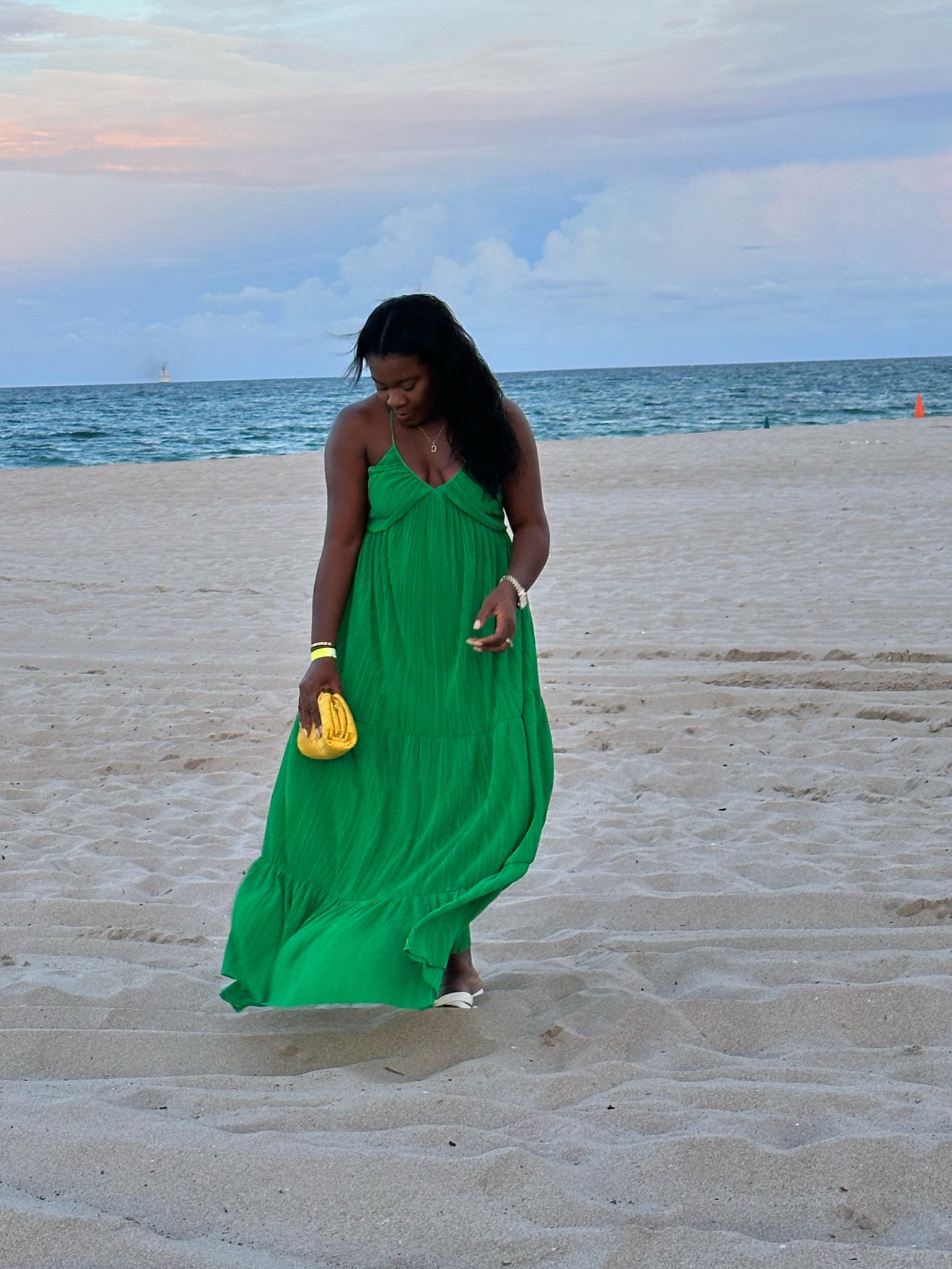 Beach…💚💚💚 #endofsummer #laborday #beachnight #summerdresses  #summersales #partydresses #dresses #salesdresses #hm #ltkfind 

#LTKFind #LTKSale #LTKmidsize