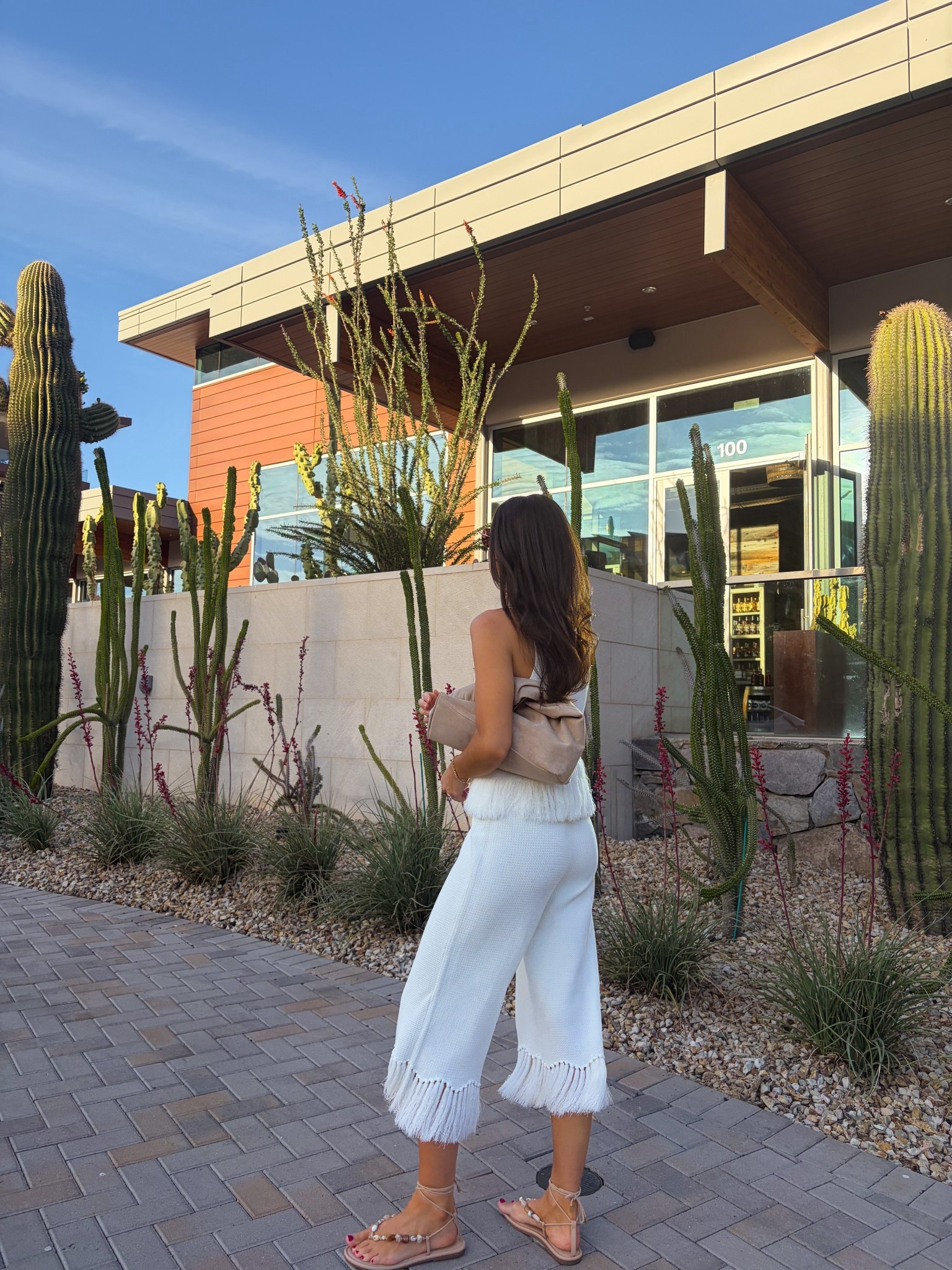 I’m 5’7” wearing an XS