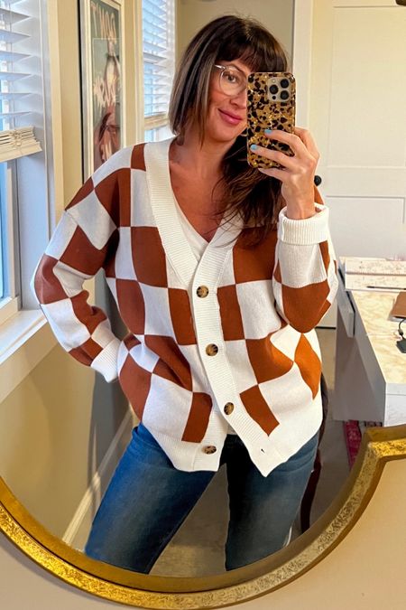 In my CARDIGAN phase!⬜️🟫⬜️🟫 comes in a ton of color options!

#LTKstyletip #LTKfindsunder50 #LTKSeasonal