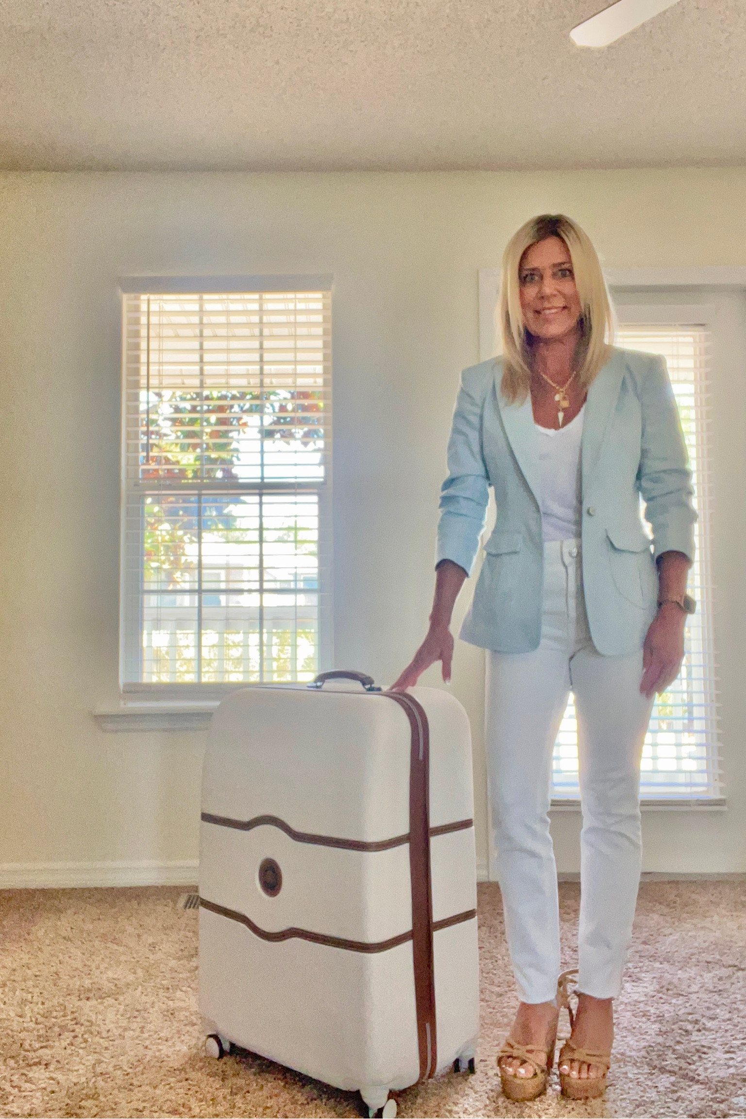 Travel outfit that is comfortable yet effortlessly chic. Love a great blazer & jeans outfit. Perfect as we transition to fall.

#LTKworkwear