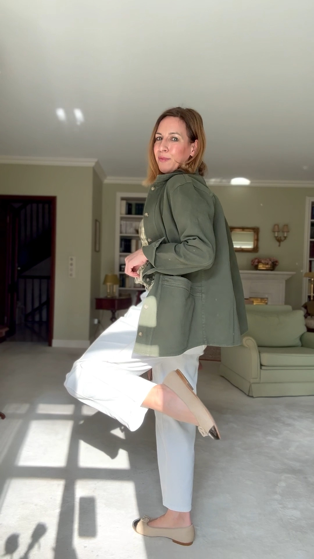 Barrel Leg Denim von Toni Fashion, Ballerinas & Khaki Jacke
-
20% Toni Fashion Rabattcode mit "AlexToni"

#LTKmomlife #LTKSpringSale #LTKSeasonal