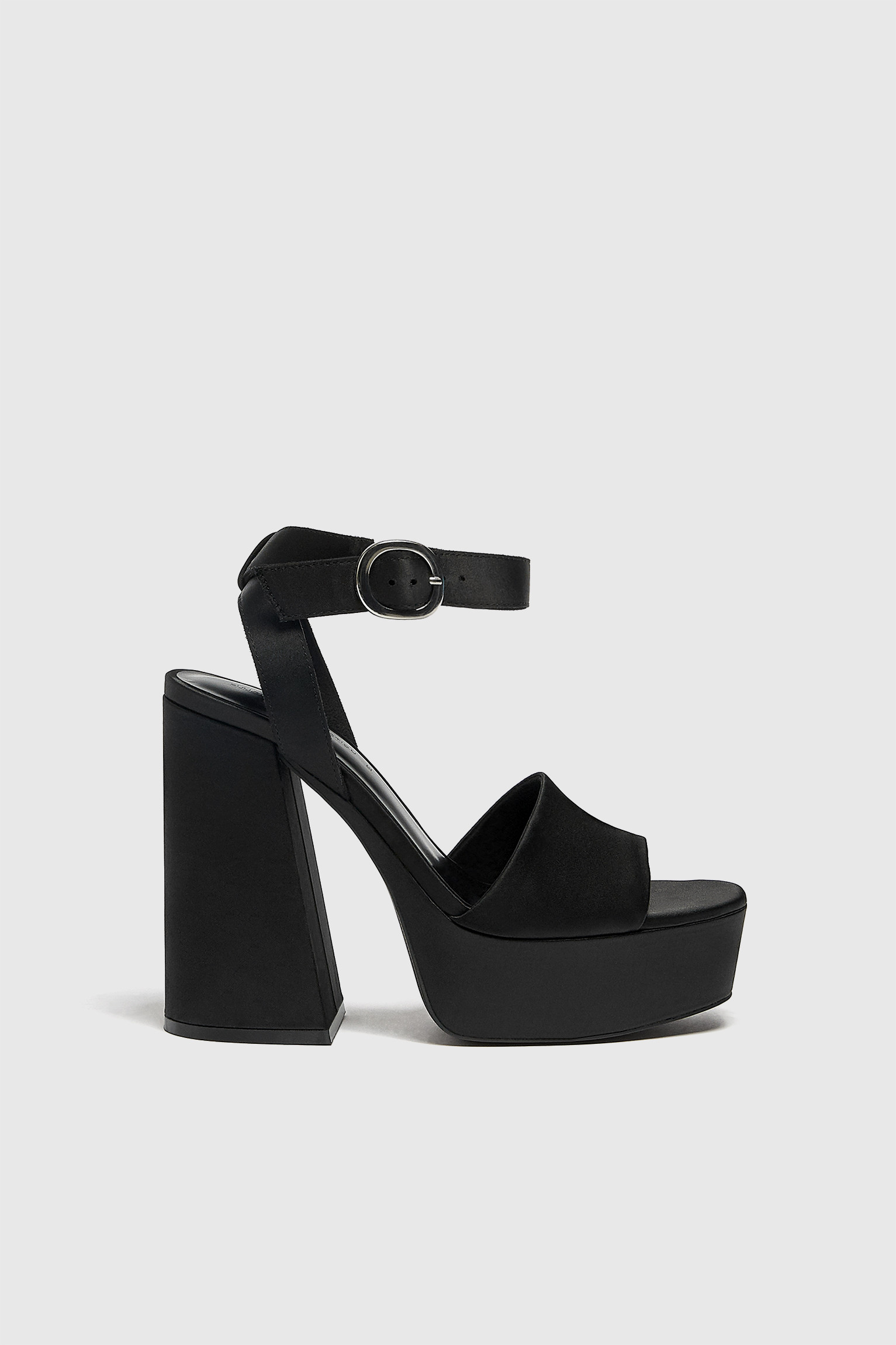 Sandales plateforme satinées | PULL and BEAR FR