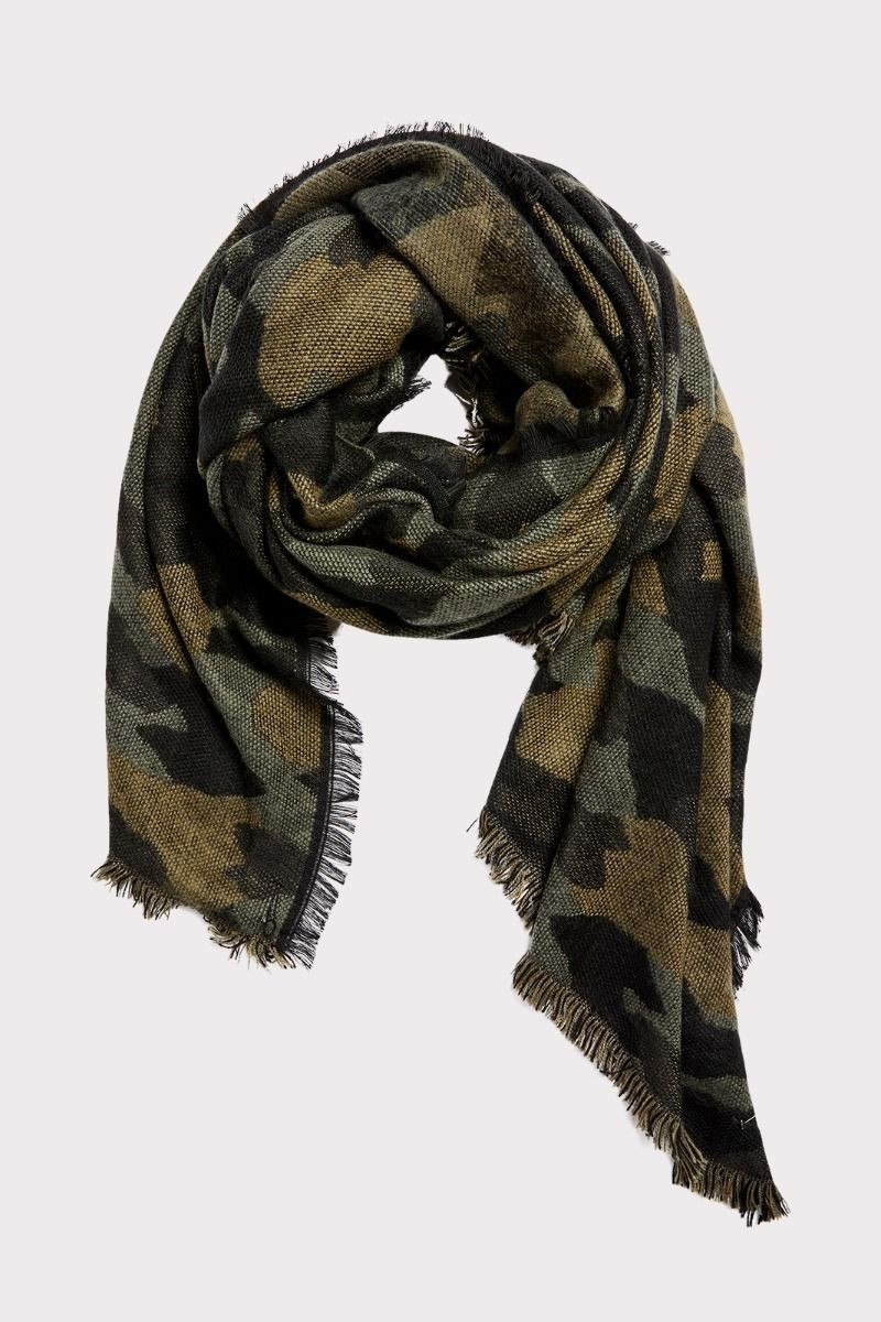 Do Everything In Love      
    
    Camouflage Blanket Scarf

   #SB-2207
       3.5 star rating... | Evereve