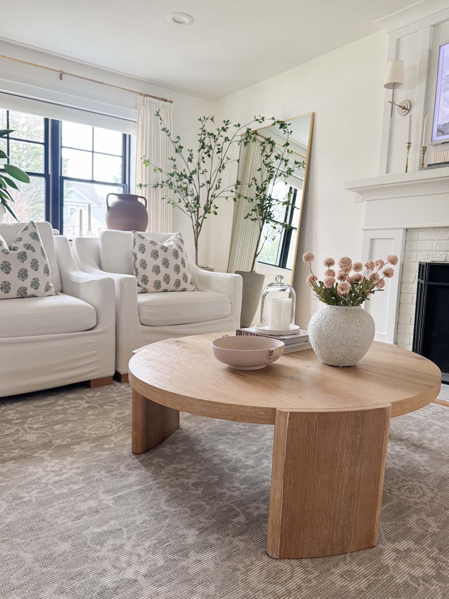 Neutral living room with green accents, block pillows. Affordable Amazon home finds

#LTKHome #LTKdayinmylife #LTKSaleAlert