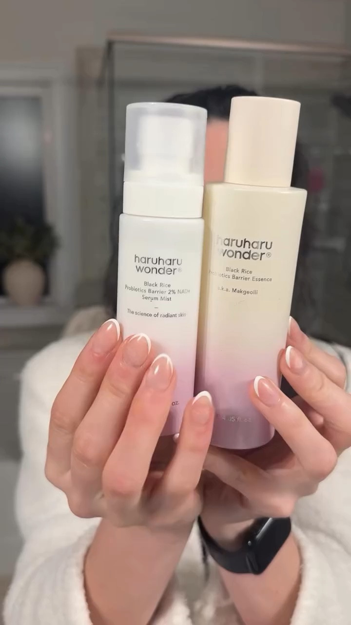 Glass skin staples 

@haruharuwonder_us_official @haruharuwonder_official 
@rocskincare 
@beautyofjoseon_official 
@theordinary 

#kbeauty #kskincare #koreanskin #glassskin #beautyproductreview