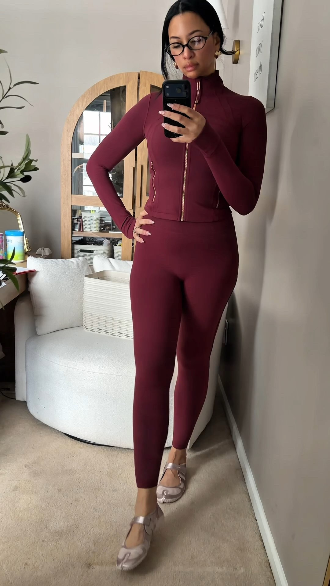 The way this @lululemon Burgundy Bay has me in a chokehold right now 😭. The heart ♥️ on the back of the leg is such a cute detail🥰. 

Happy Valentine’s Day ❤️

#LTKValentine #LTKootd #LTKTall
