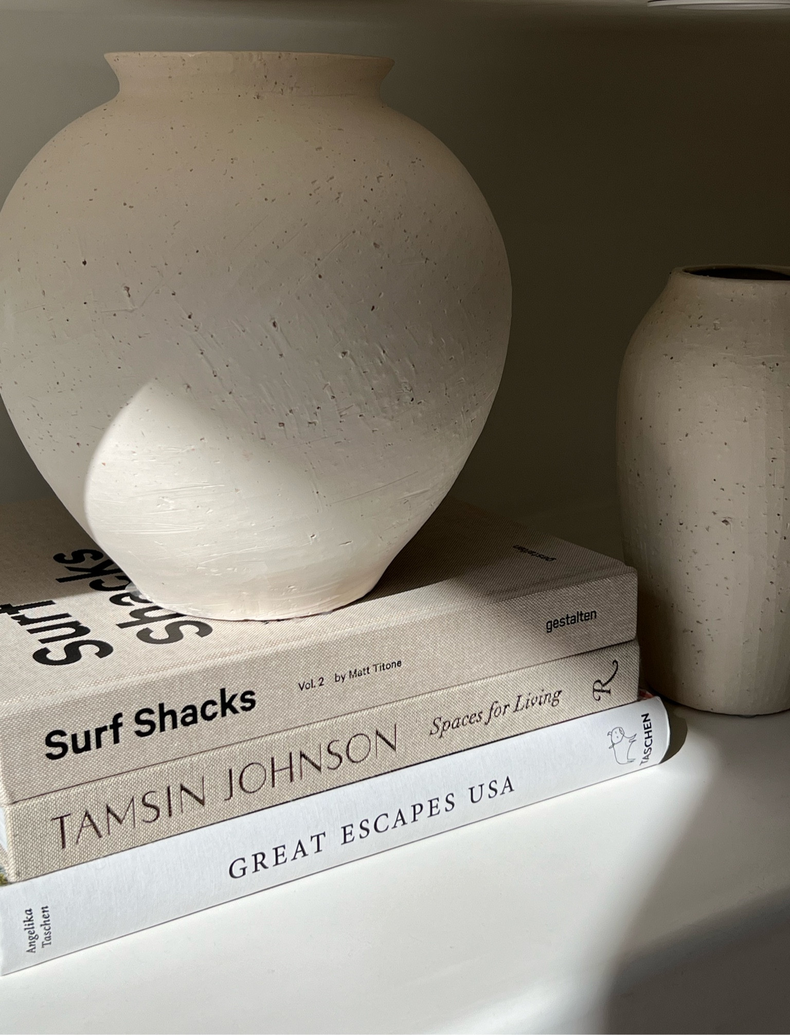Neutral Bookshelf Decor ✨

Home Decor | Organic Modern | Coffee Table Book | Bookshelf Decor | Surf Book | Neutral Books | Built In Decor | Neutral Vases | Stone Vase | Textured Vase | H&M Home | Target Home Decor |

#LTKhome #LTKstyletip #LTKfindsunder50