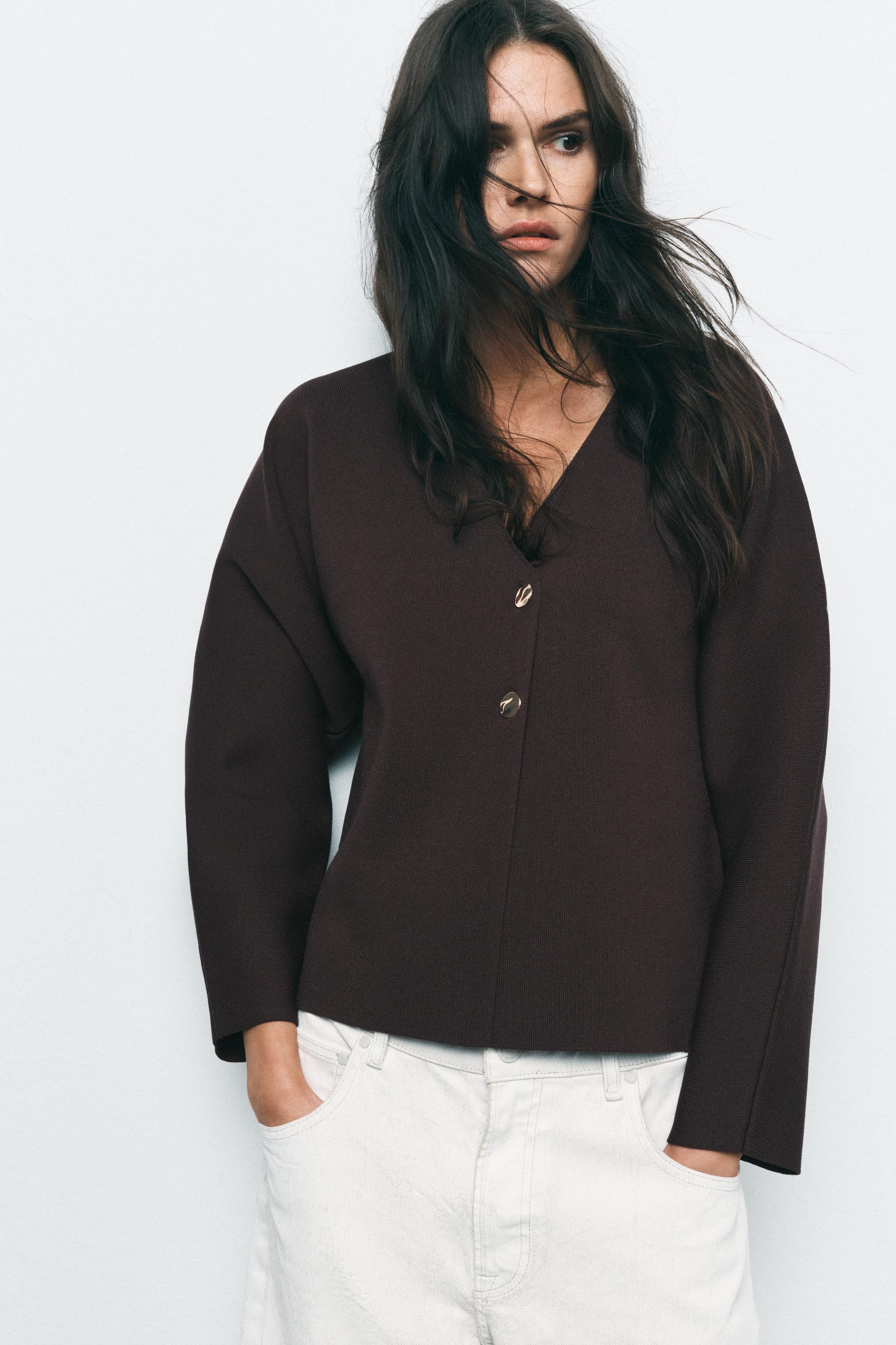 V-neck cardigan with long sleeves. Front double-breasted button fastening. | Zara UK