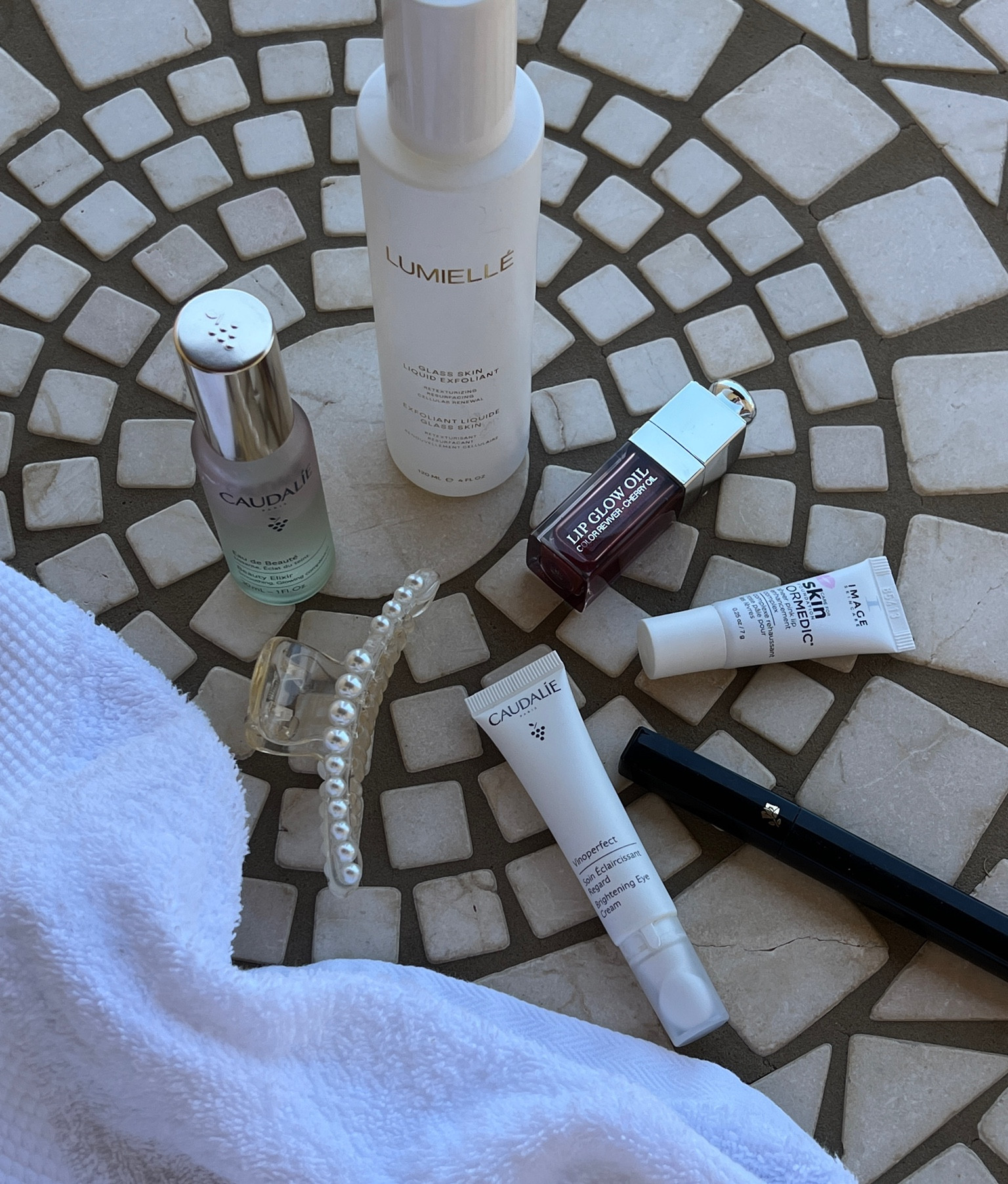 my summer essentials !! #summermakeup #makeup #skincare #summerskincare #summerbeautyessentials #beauty #beautyessentials

#LTKSeasonal #LTKbeauty #LTKFind
