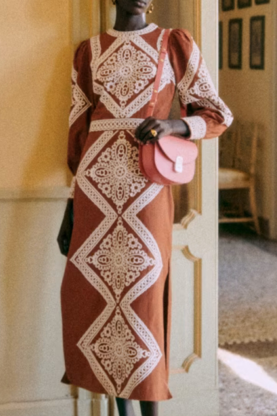 Fall dress! The details on this dress are so pretty! 