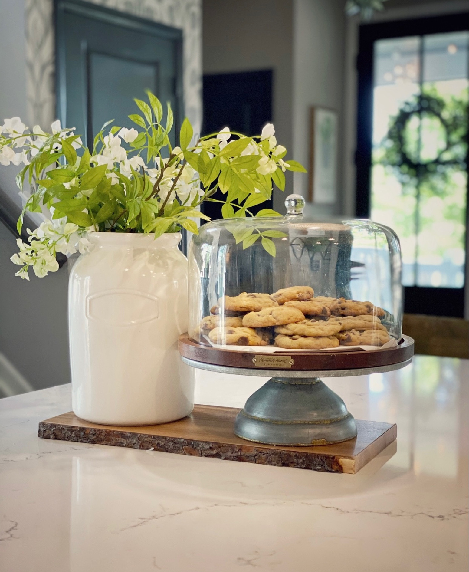 Spring is here and it’s the perfect time to update your kitchen decor! I love using my cake stand as a decor piece on my kitchen island- just add some cookies, brownies, cupcakes, etc. and it creates a very inviting / welcoming vibe. Plus the kiddos love it, too! ❤️

#LTKhome #LTKfamily