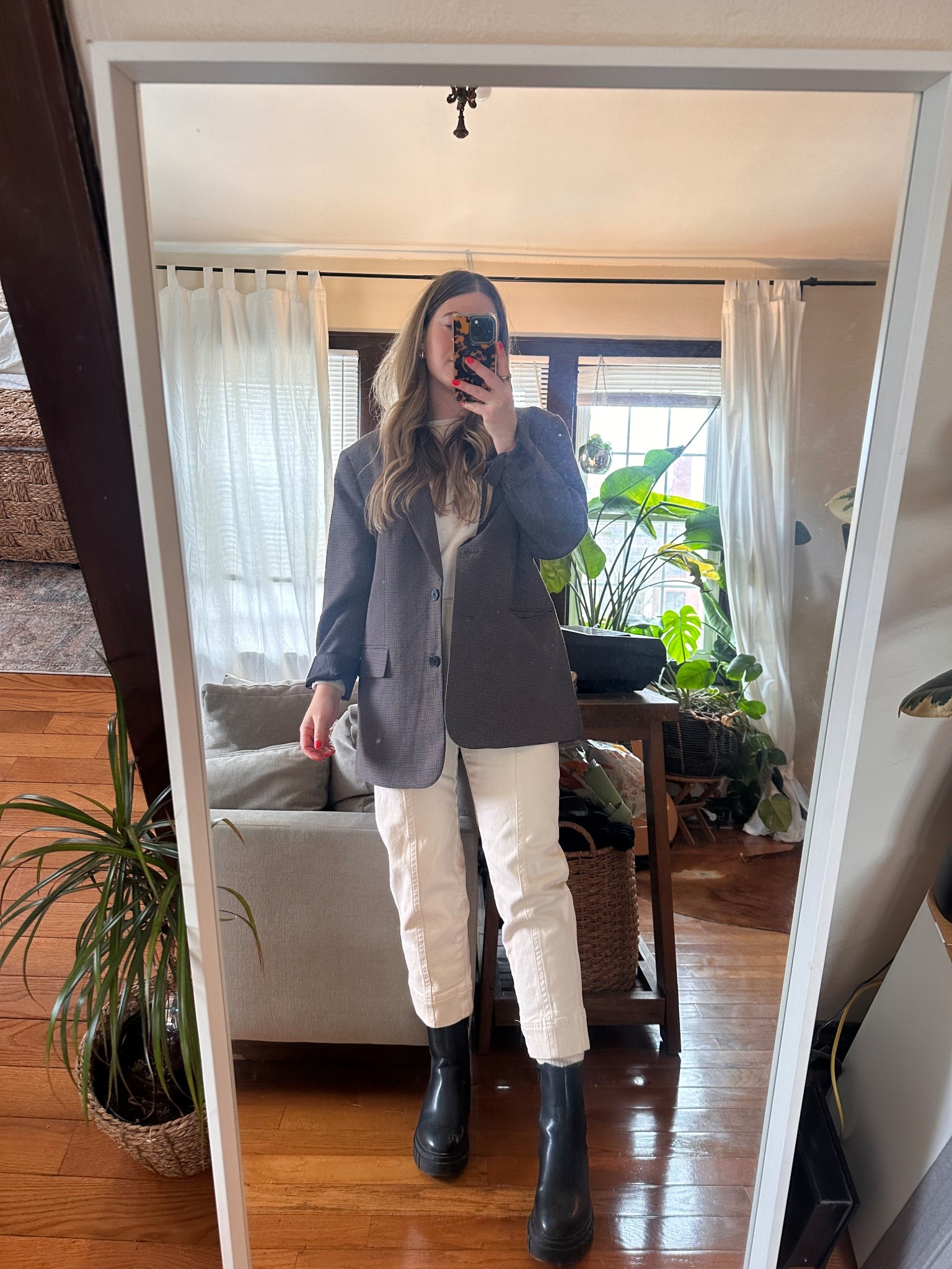 As winter “cools off”, I’m still loving this combo. Feels like such a great Fall, Winter, Spring go to. 

Exact blazer is sold out, but I love this oversized wool fit. A boatneck vibe underneath is also 🤌

#LTKSeasonal