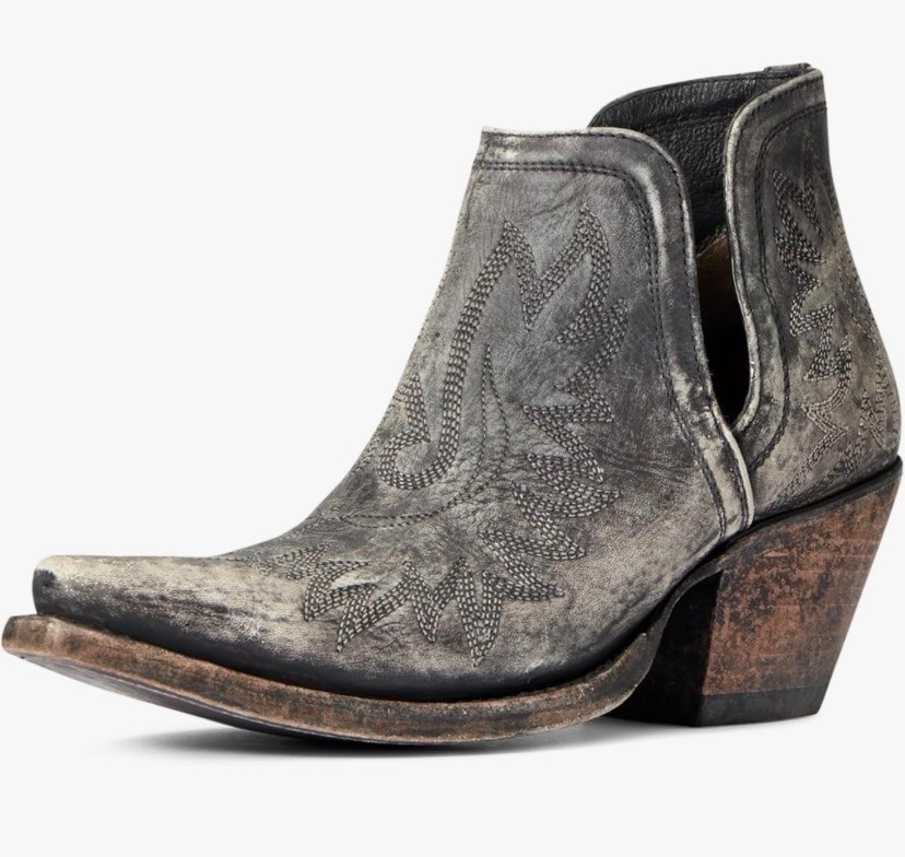The cutest boots!

#LTKOver40 #LTKstorytime #LTKPetite